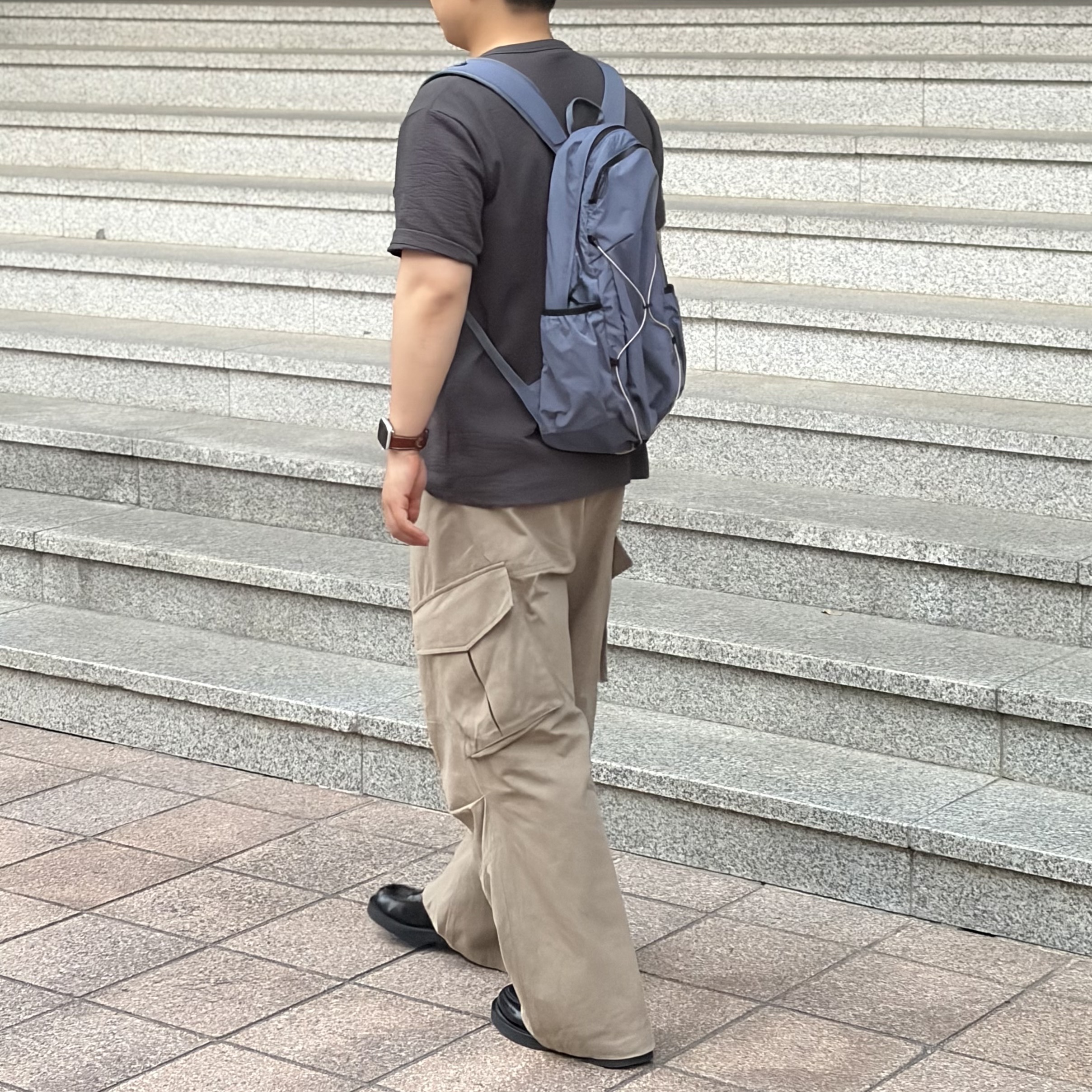 [KREAM 단독] MAZIUNTITLED Roam Pack Dusty Blue 착용 스타일 - 9