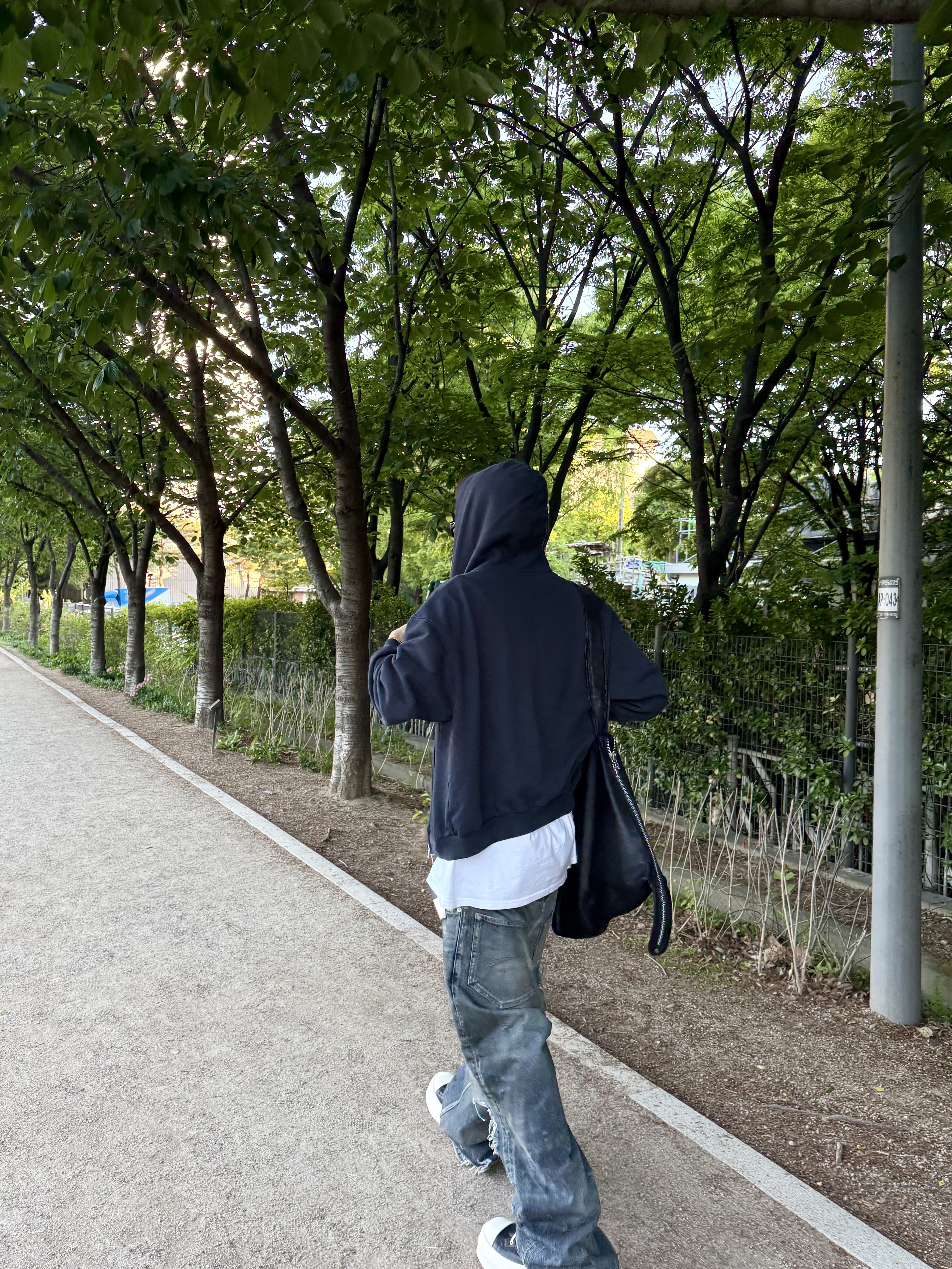 Rick Owens Mega Bumper Sneakers Black Milk, Balenciaga Baggy Pants Light Blue 착용 스타일 - 6