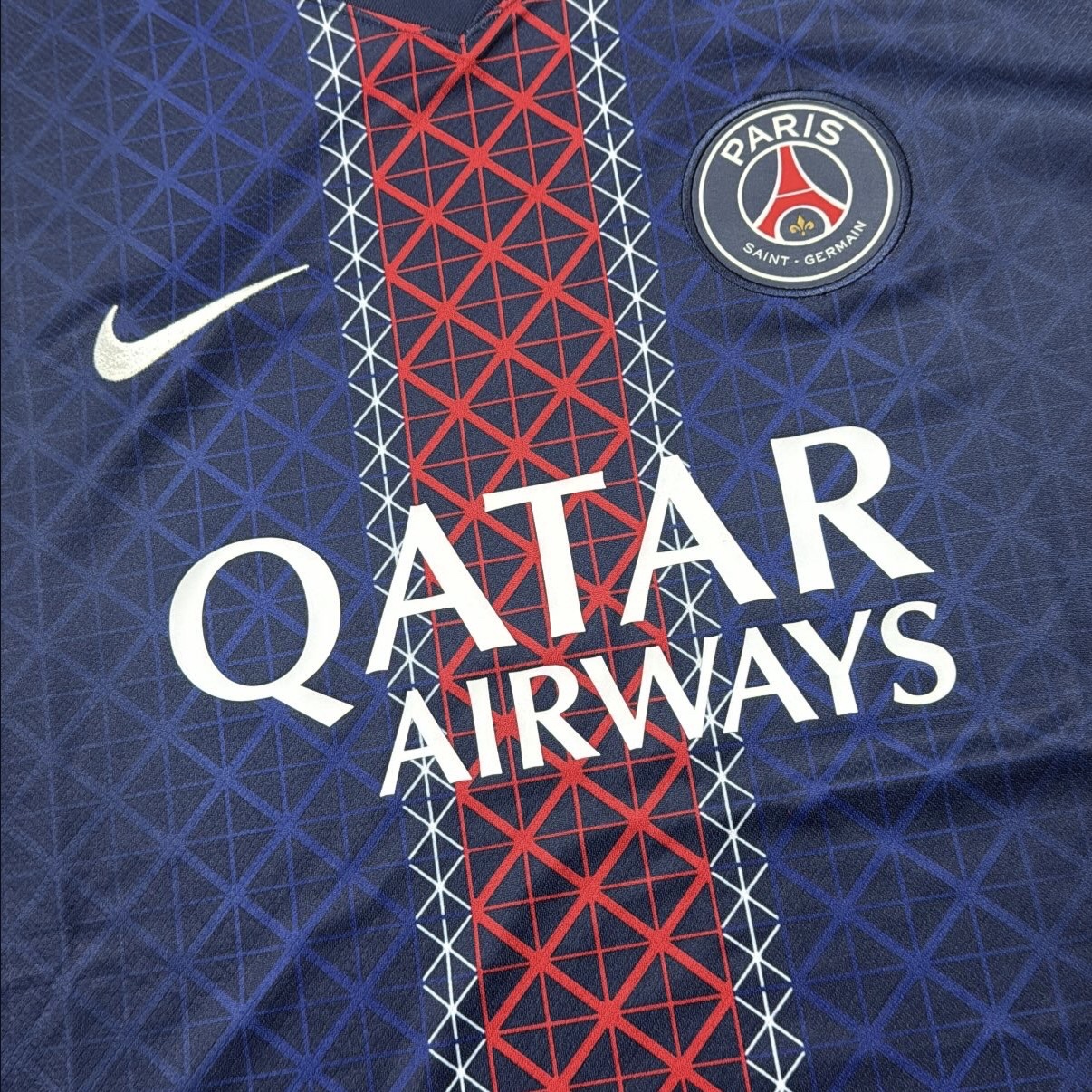 Nike Paris Saint-Germain 2025/26 Stadium Home Dri-Fit Soccer Replica Jersey Midnight Navy (Non Marking Ver.) 착용 스타일