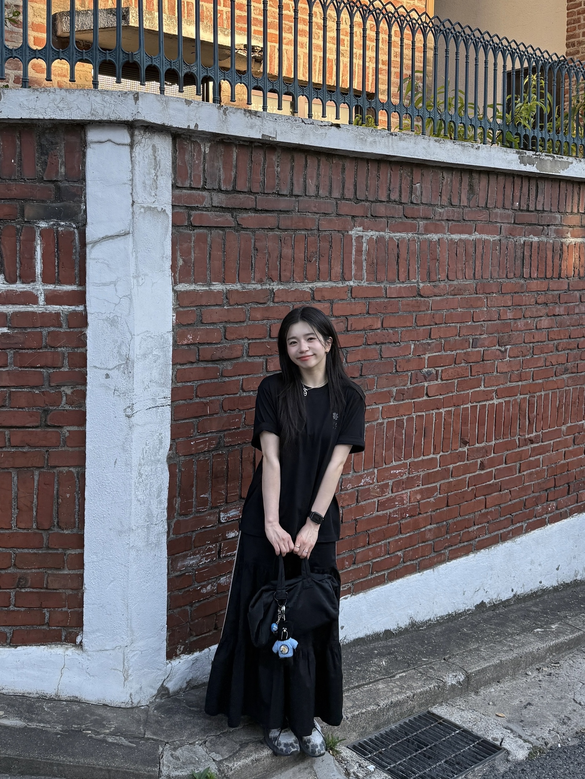 (W) Uniqlo x Cecilie Bahnsen Graphic T-Shirt Black, (W) Adidas Originals Summer Glow Skirt Black - KR Sizing 착용 스타일 - 2