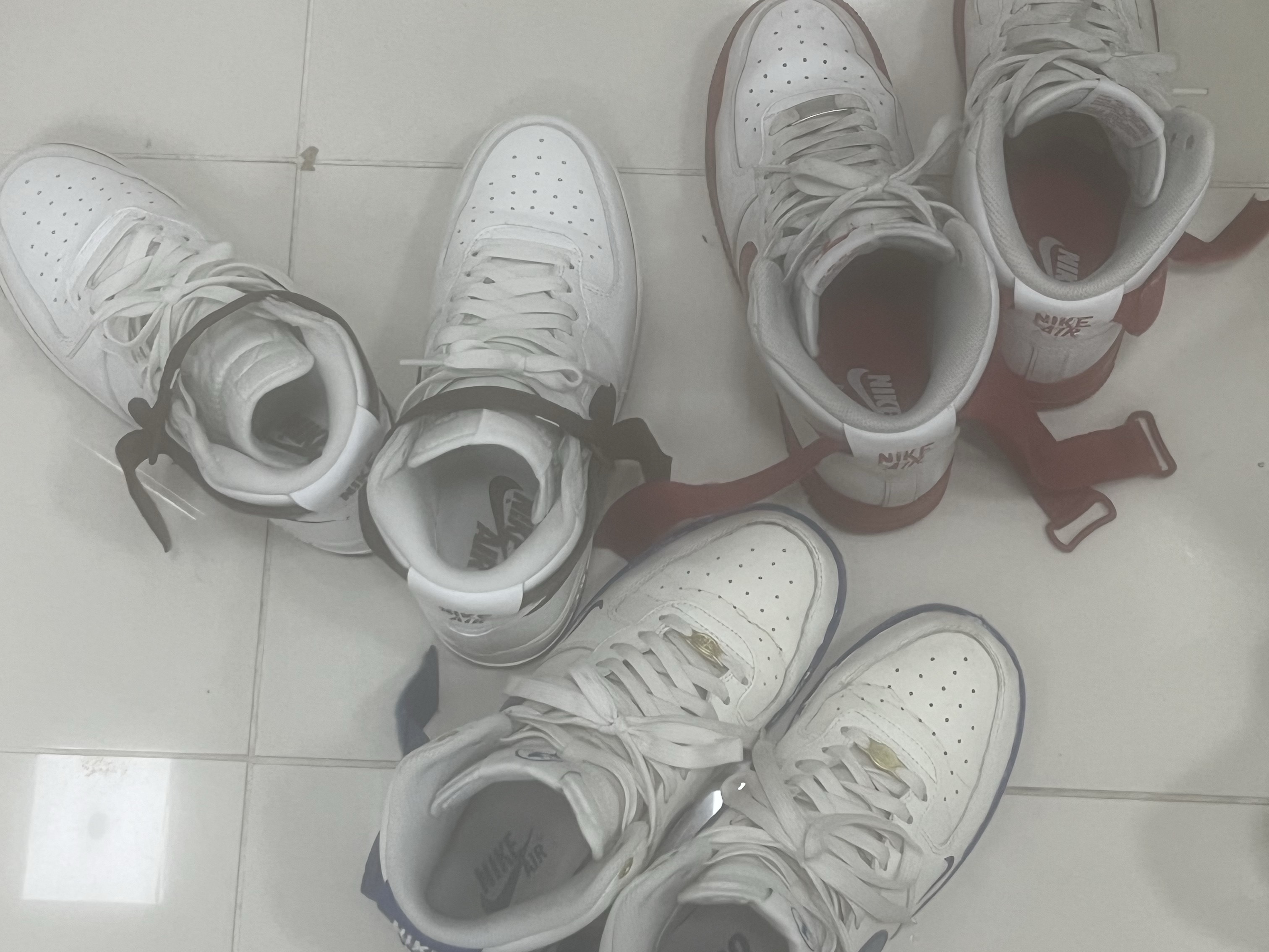 Nike Air Force 1 High Retro QS Summit White Chocolate, (W) Nike Air Force 1 High SE 40th Anniversary Join Forces Sail Blue Jay 착용 스타일 - 1