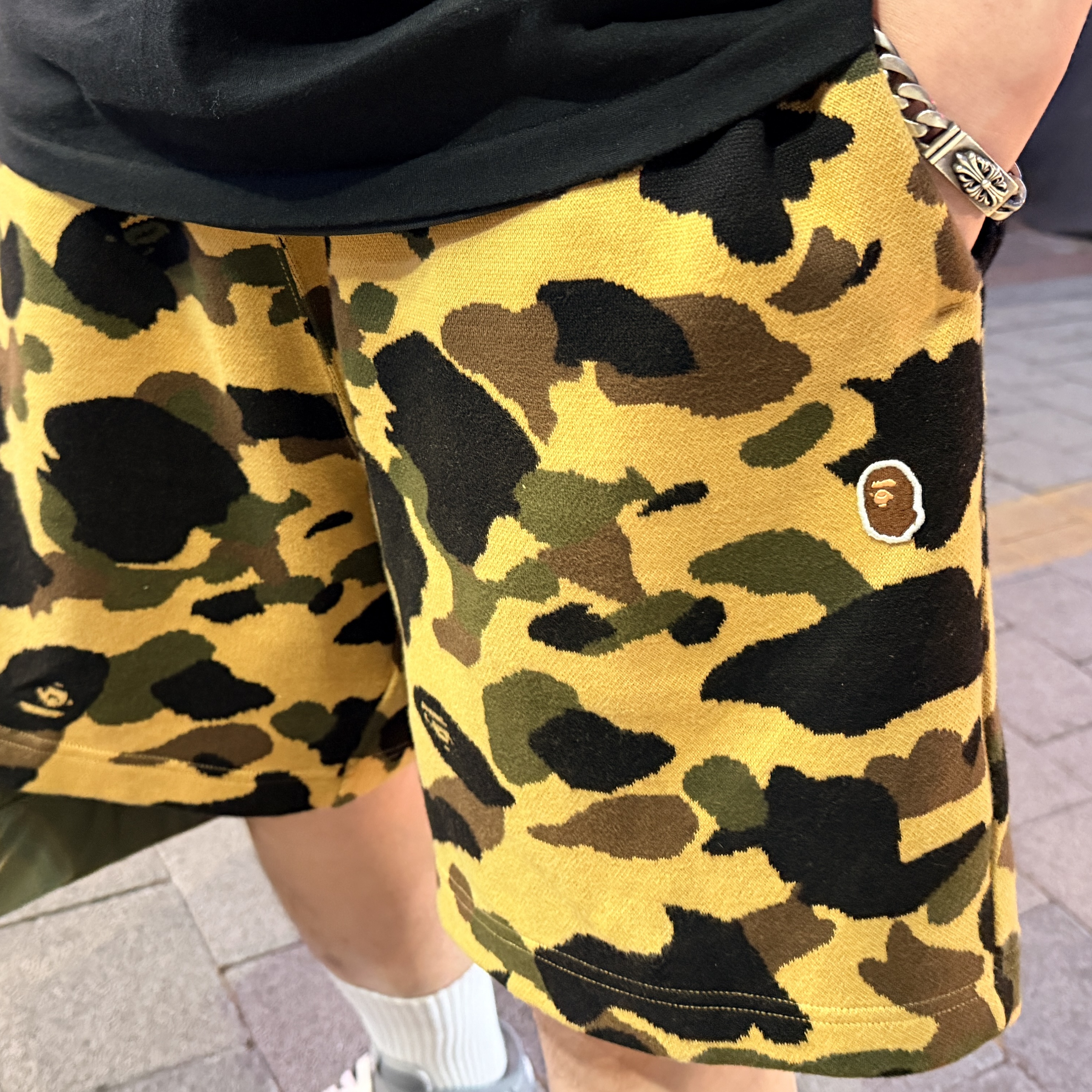 Supreme Pigment 2-Tone Camp Cap Green - 24SS, BAPE Space Ape Head T-Shirt Black 착용 스타일 - 3