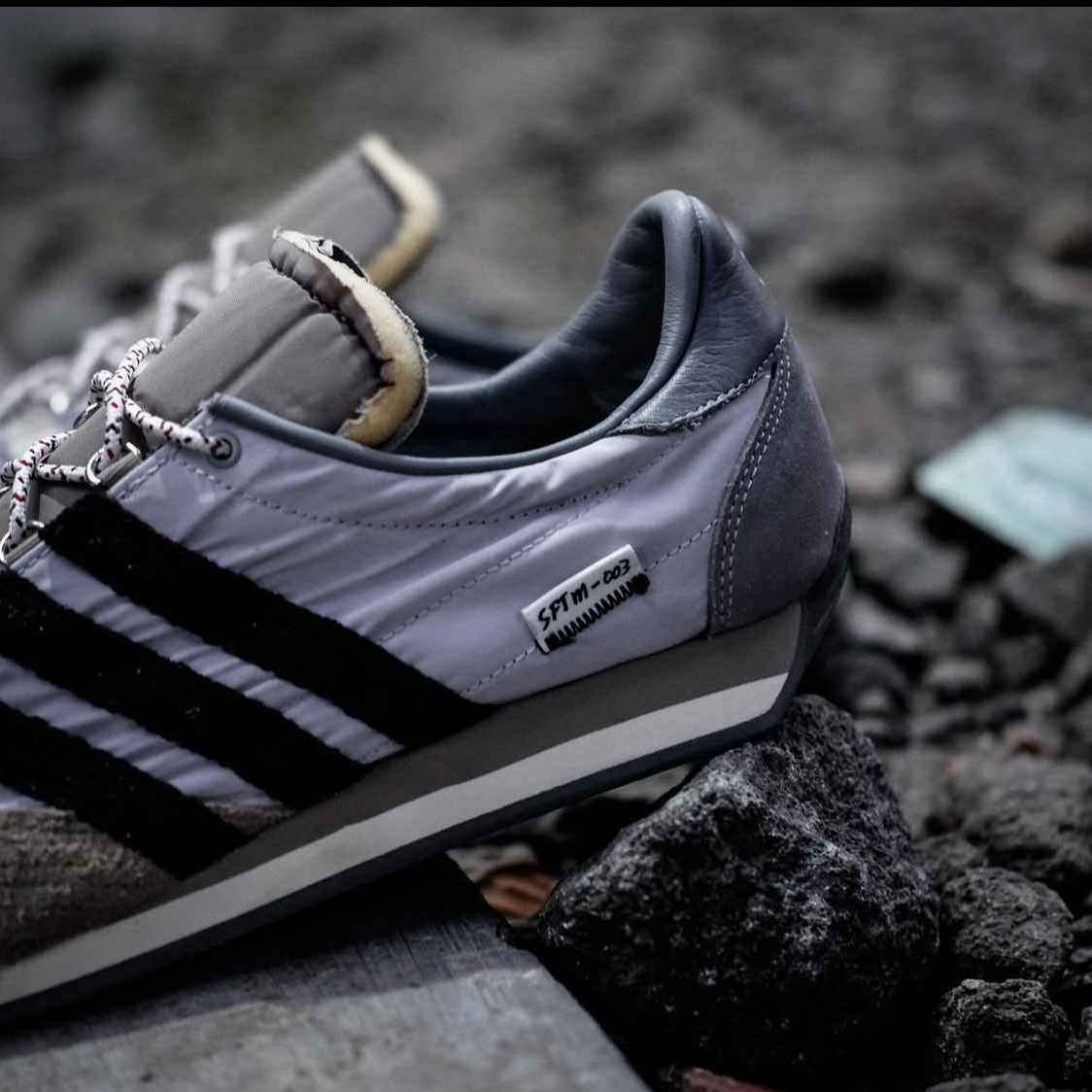 Adidas x Song for the Mute Country OG Grey Two Core Black 착용 스타일 - 4