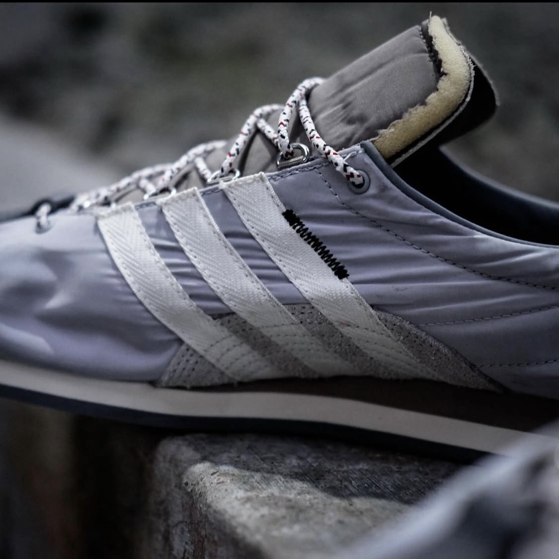 Adidas x Song for the Mute Country OG Grey Two Core Black 착용 스타일 - 3