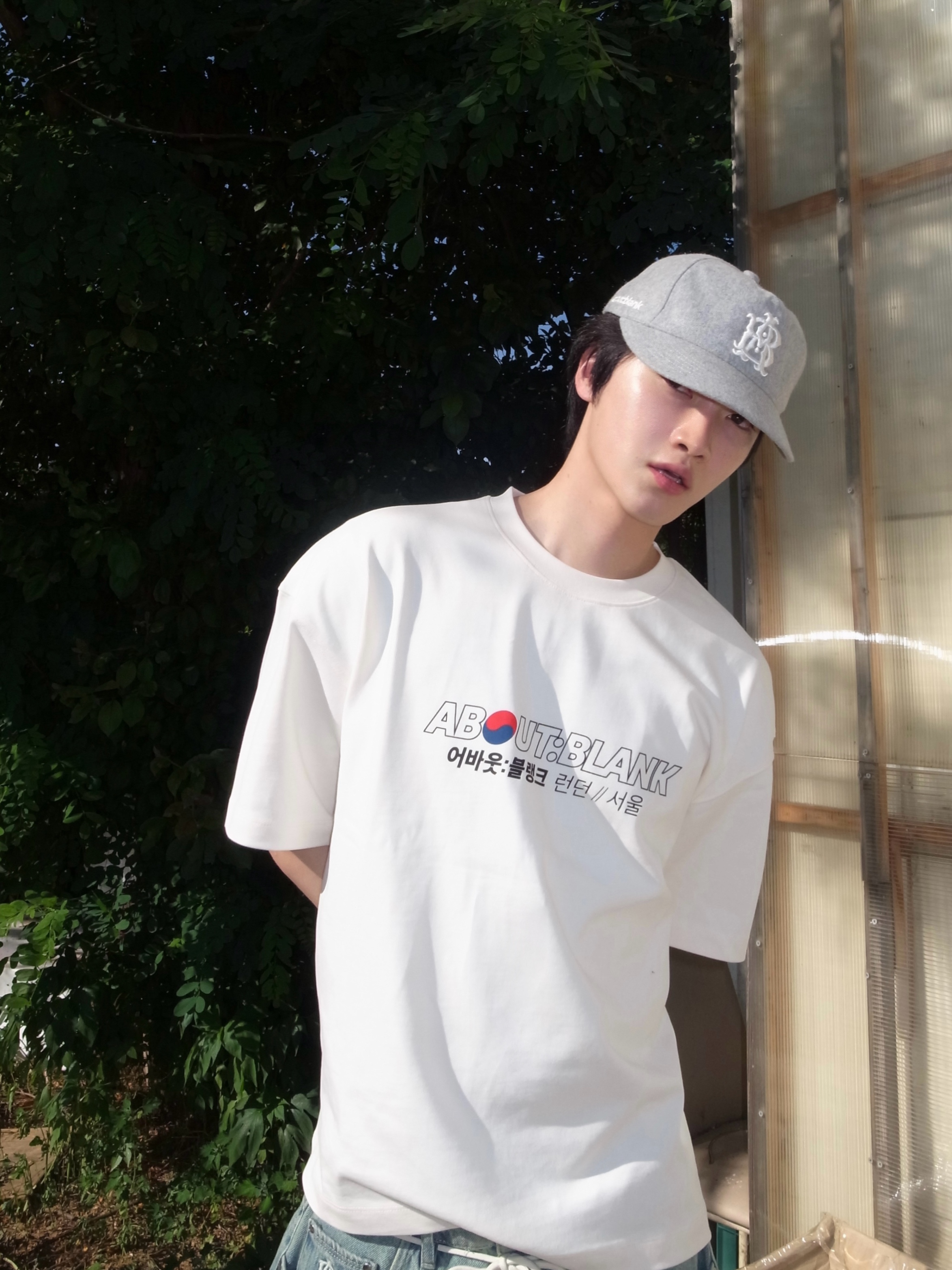 [KREAM 단독] About:Blank KREAM Exclusive T-Shirt Oat - 26FW, [KREAM 단독] About:Blank Monogram Cap Grey Ecru - 26SS 착용 스타일 - 1