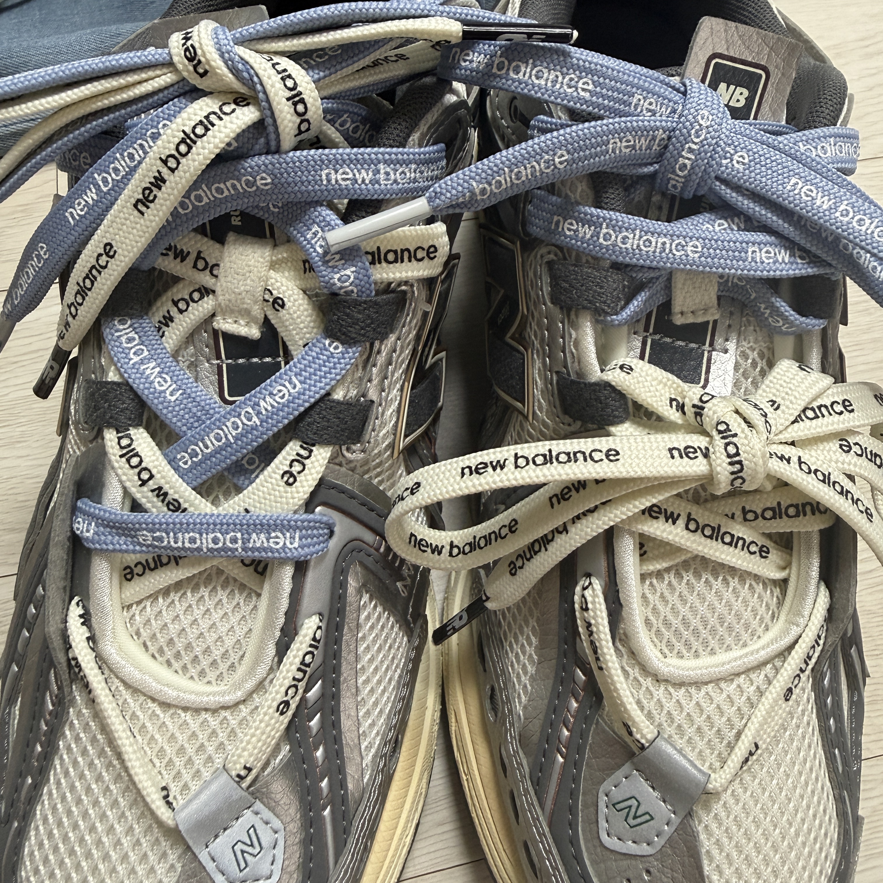New Balance 1906A Silver Metallic Castlerock 착용 스타일