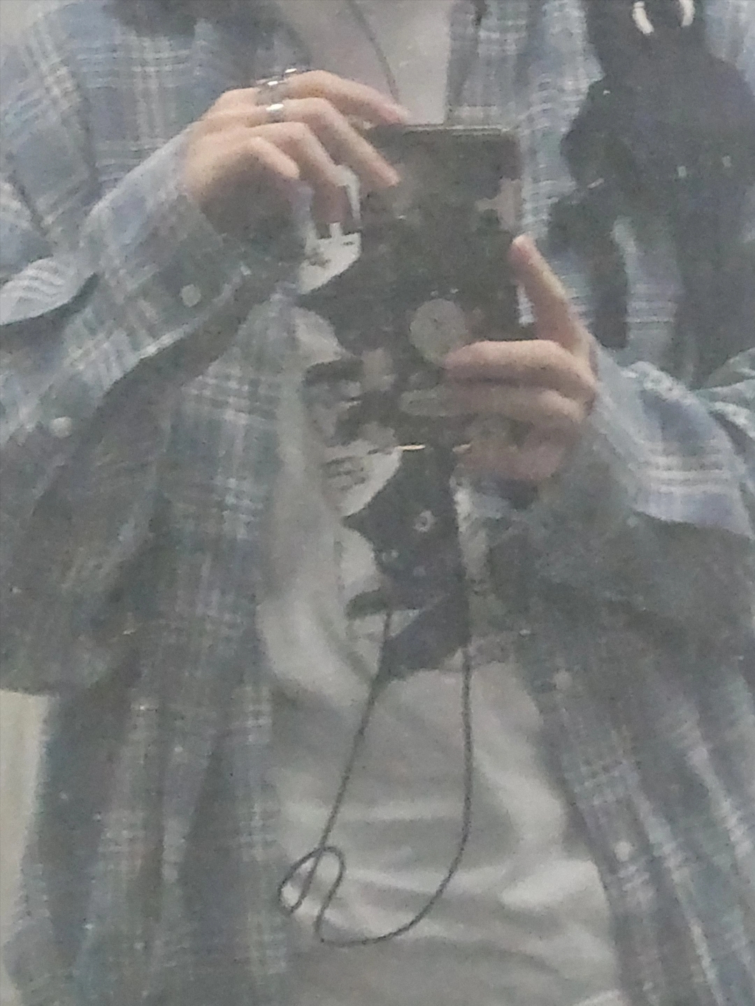 Uniqlo x JW Anderson Oxford Oversized Shirt Stripe Blue - KR, Kamien Titan Baggy Denim Pants Blue 착용 스타일 - 8