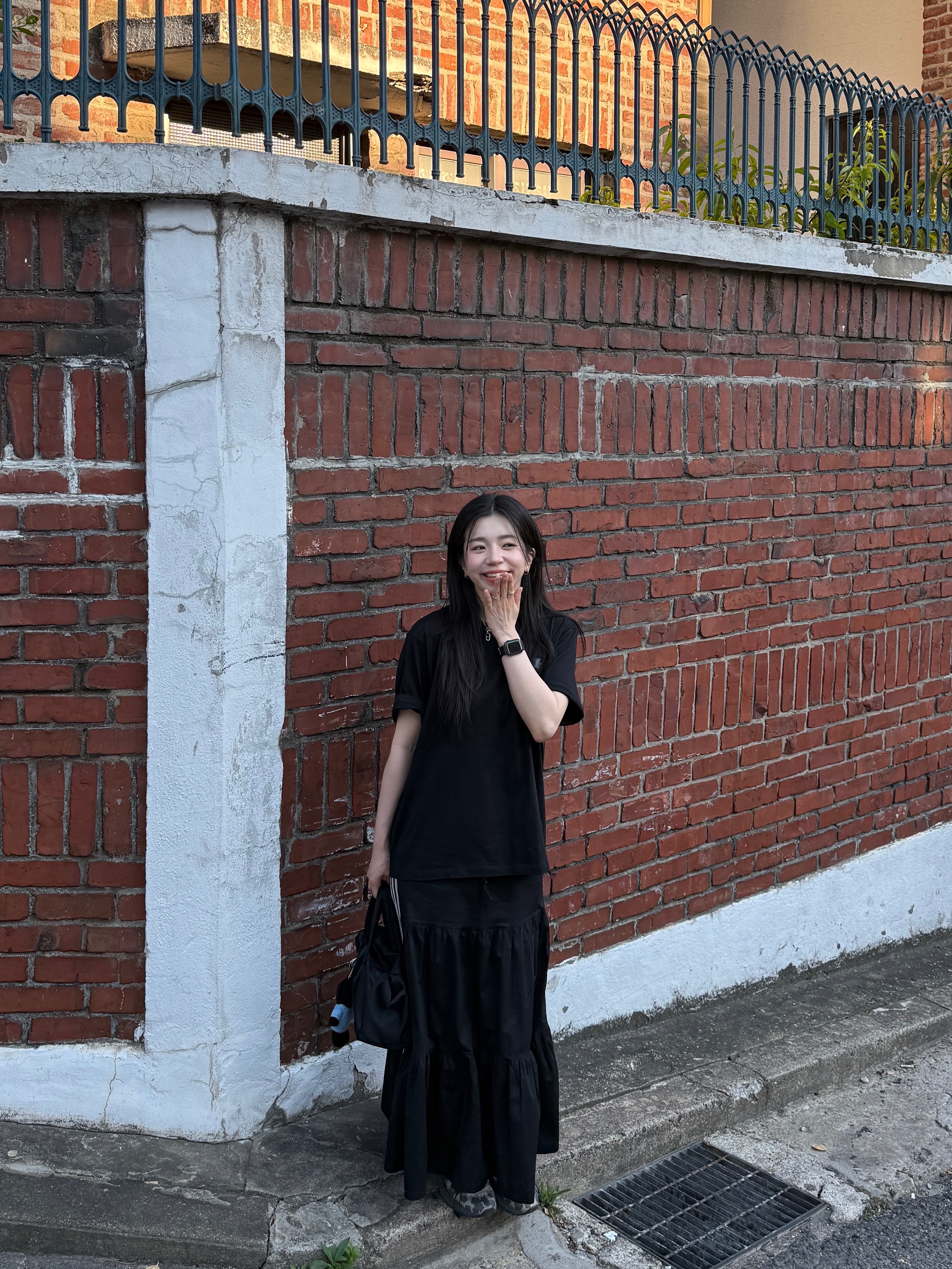 (W) Uniqlo x Cecilie Bahnsen Graphic T-Shirt Black, (W) Adidas Originals Summer Glow Skirt Black - KR Sizing 착용 스타일 - 3