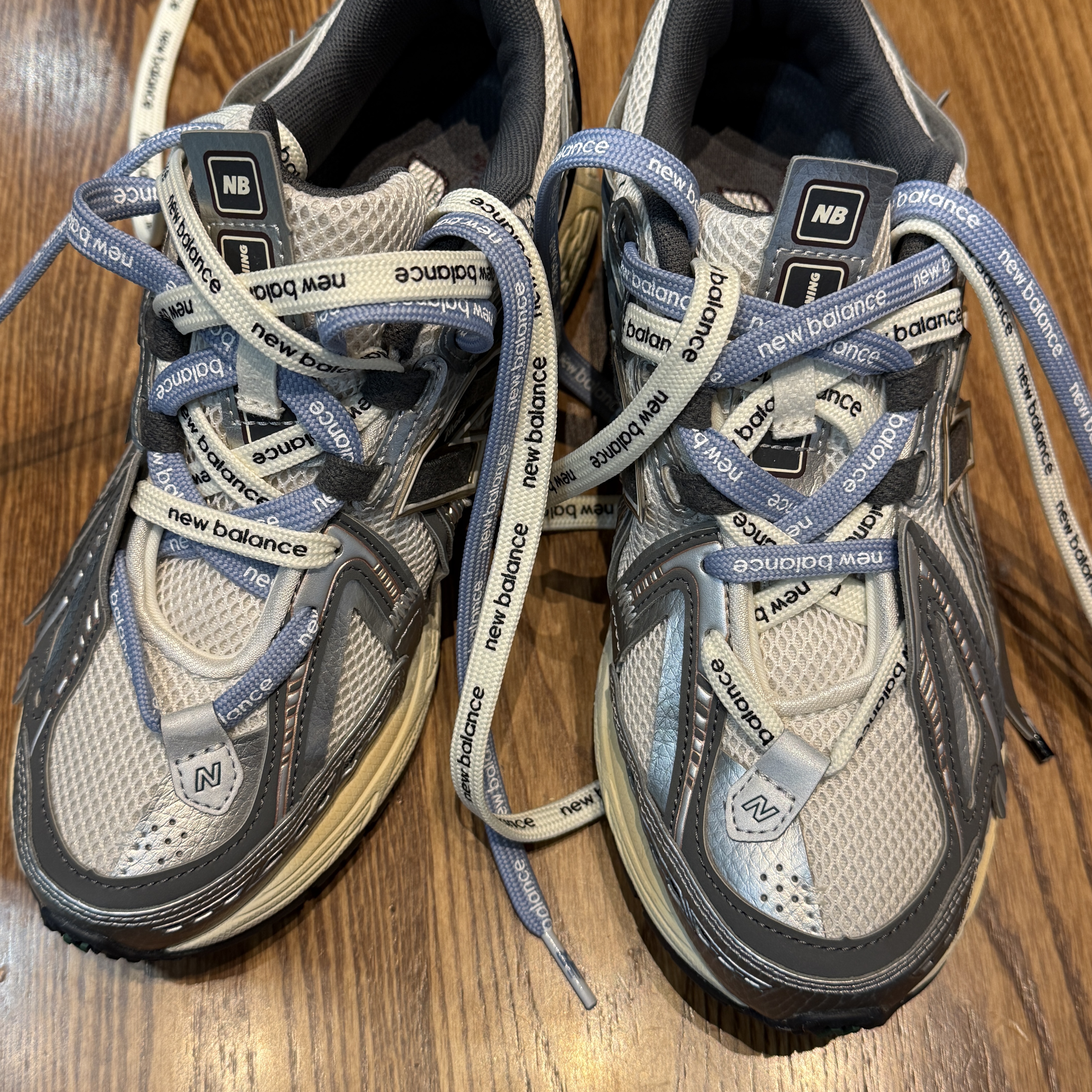 New Balance 1906A Silver Metallic Castlerock 착용 스타일