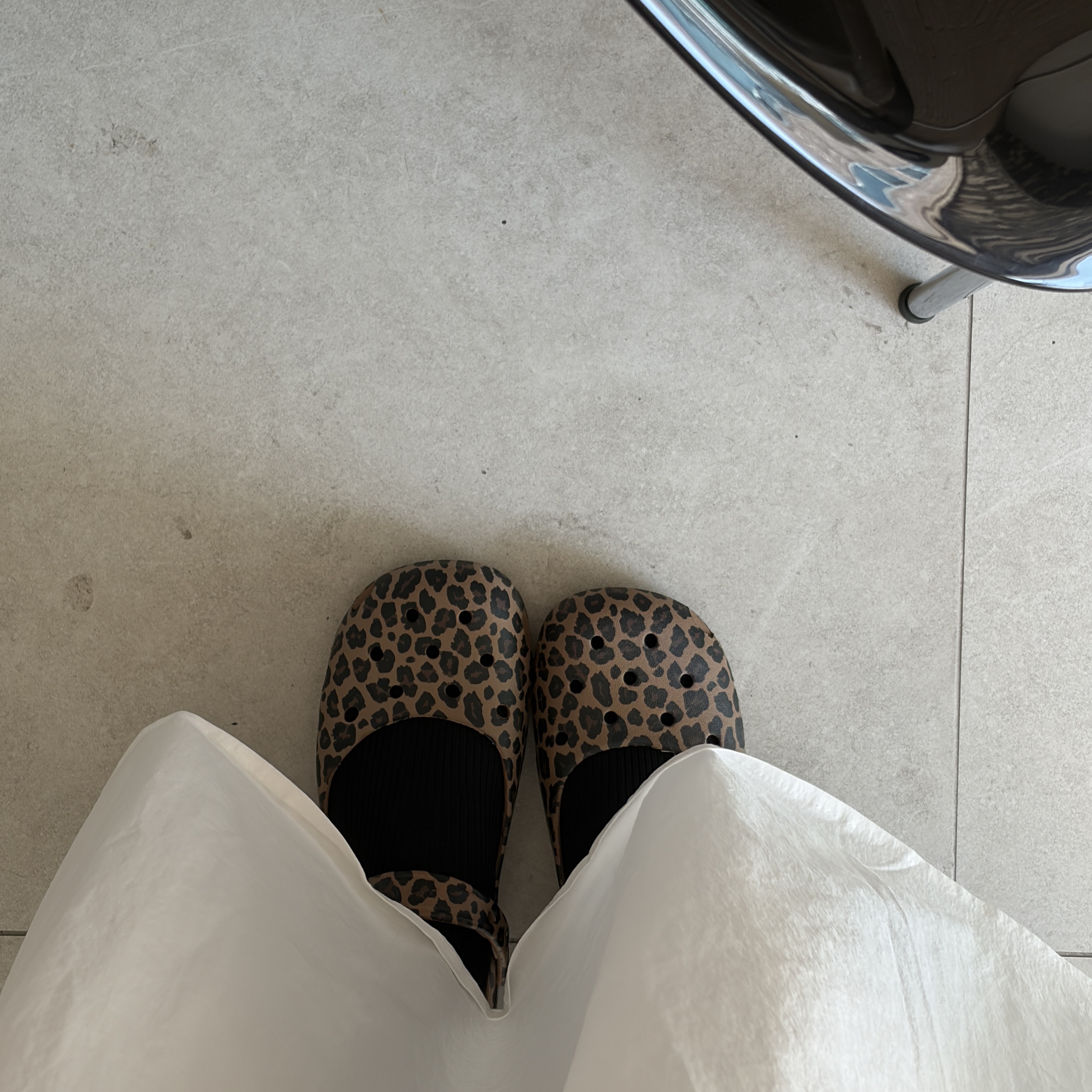 (W) Crocs Classic Animal Ballet Sepia Leopard 착용 스타일