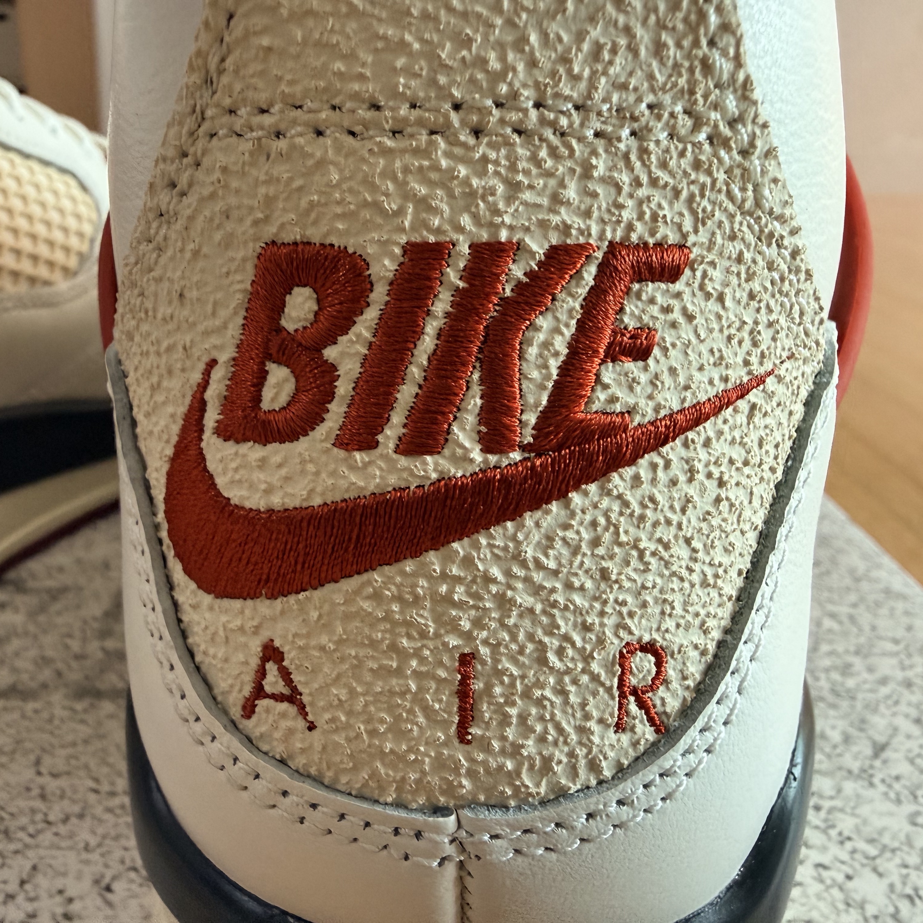 Jordan 4 x Nigel Sylvester Retro OG Brick After Brick 착용 스타일 - 4