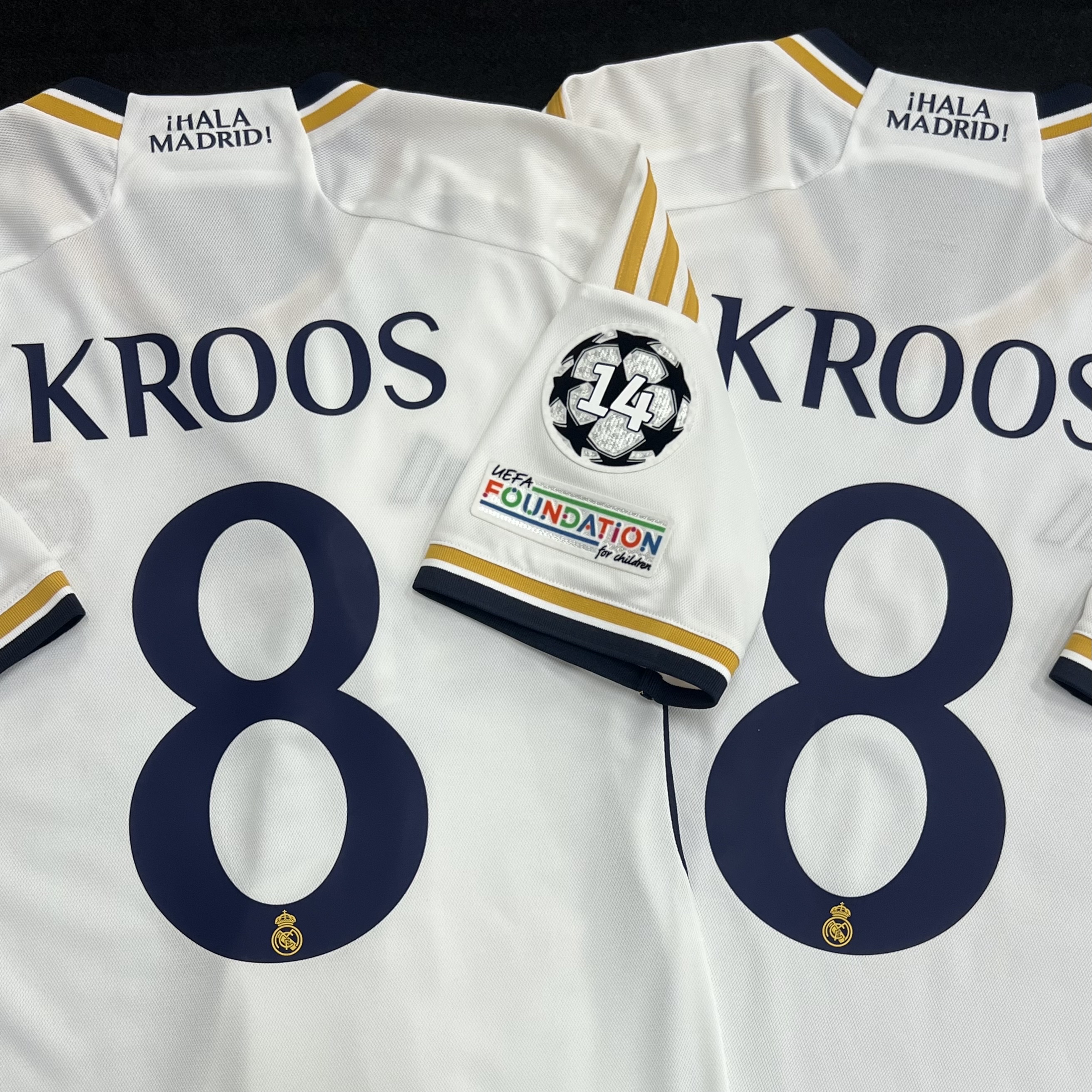 Adidas Real Madrid 99/00 Home Jersey White - KR Sizing (Non Marking Ver.), Adidas Real Madrid 99/00 Away Jersey Black - KR Sizing (Non Marking Ver.) 착용 스타일