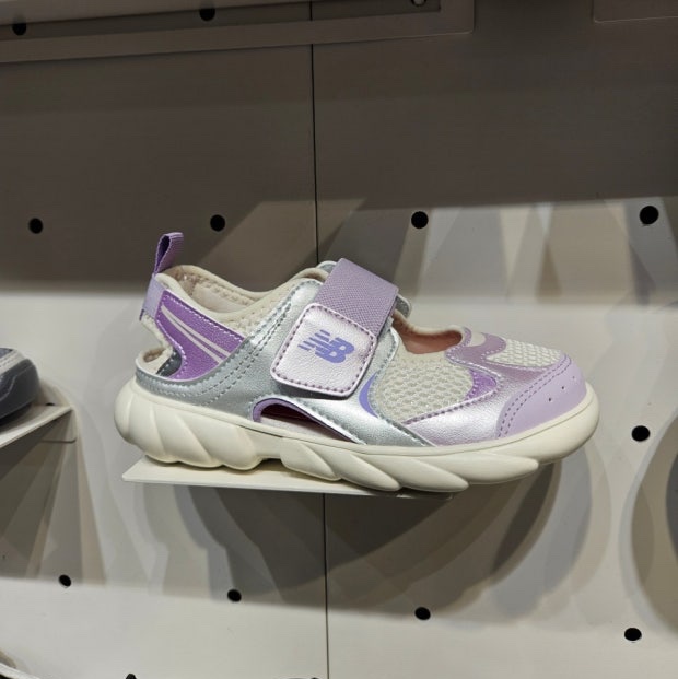 (TD) New Balance Freedle 920 Sandal Glow Violet 착용 스타일
