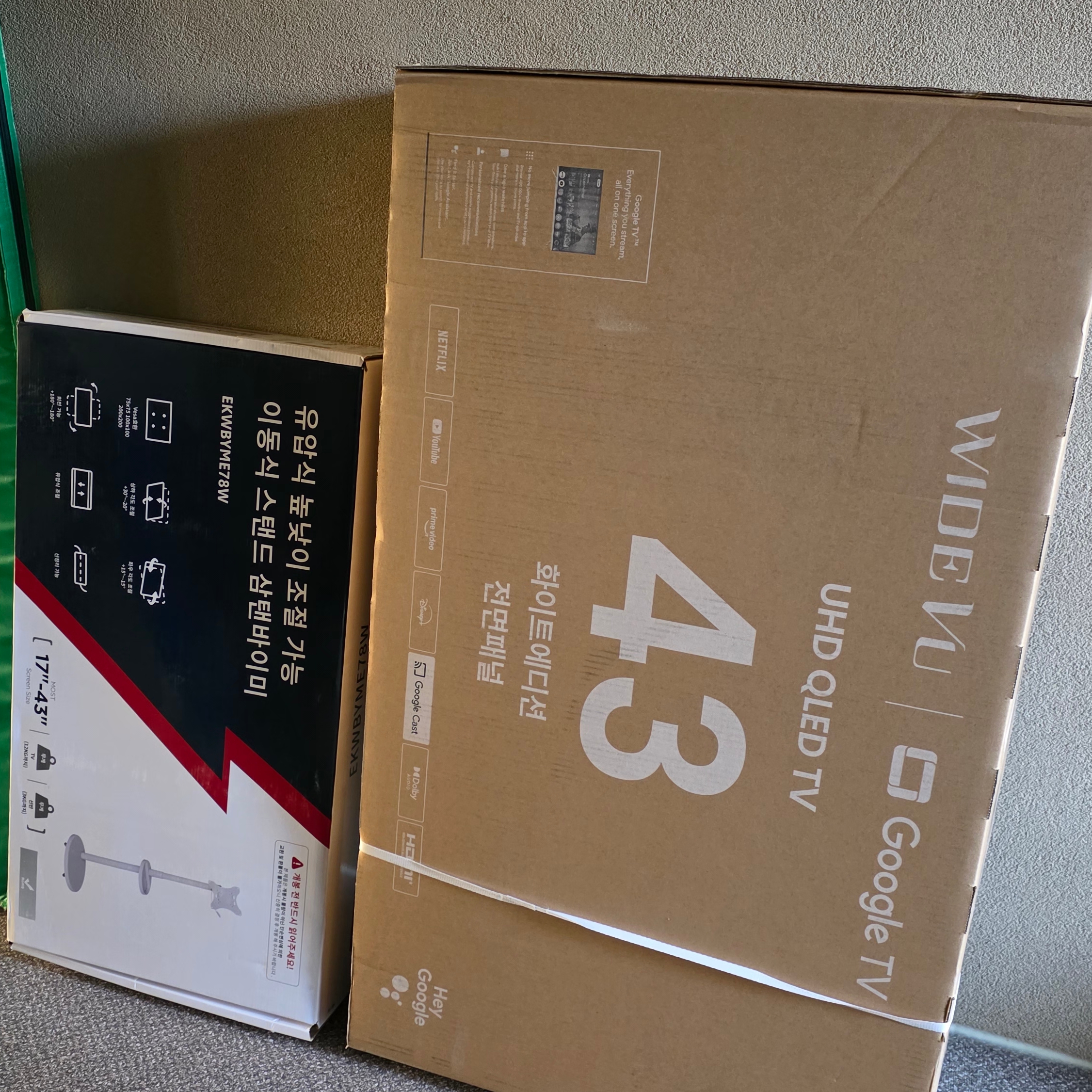 [15% 쿠폰] WIDEVU WideMovingVu White Edition V3 Set QLED 109cm (43 in) 4K UHD Smart Mobile TV 착용 스타일 - 3
