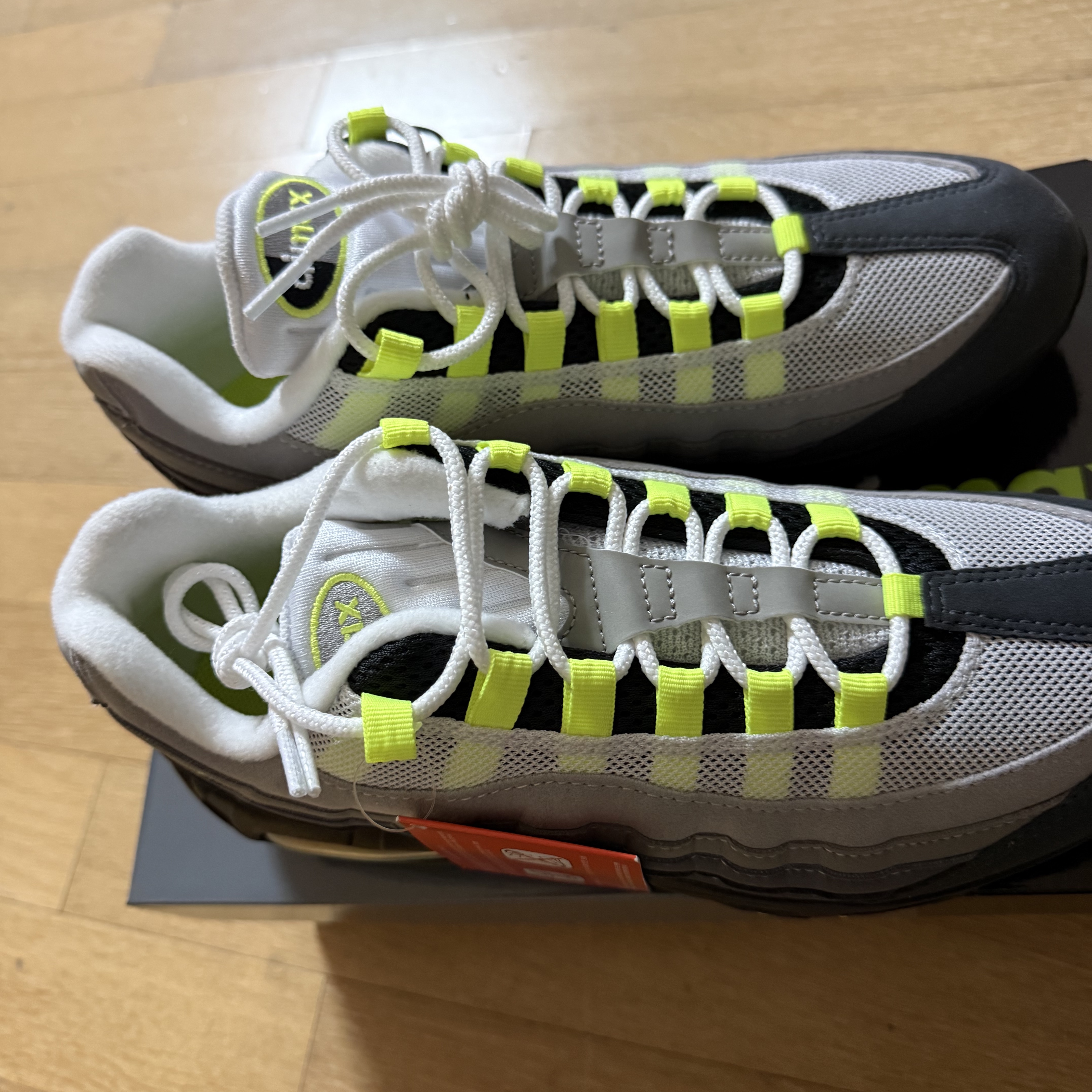 Nike Air Max 95 OG Neon 착용 스타일 - 3