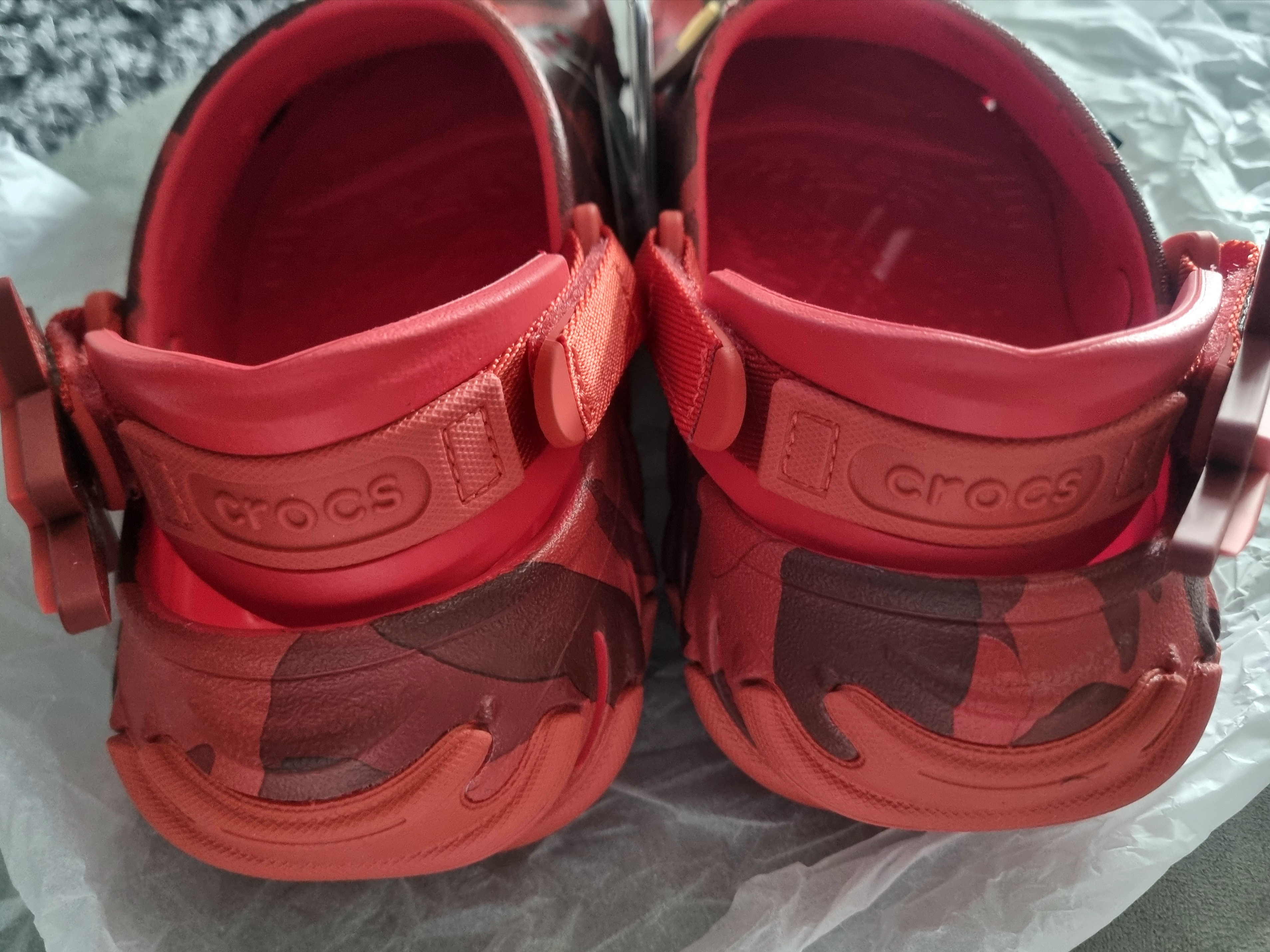 Crocs x BAPE Echo RO Clog Red 착용 스타일 - 3