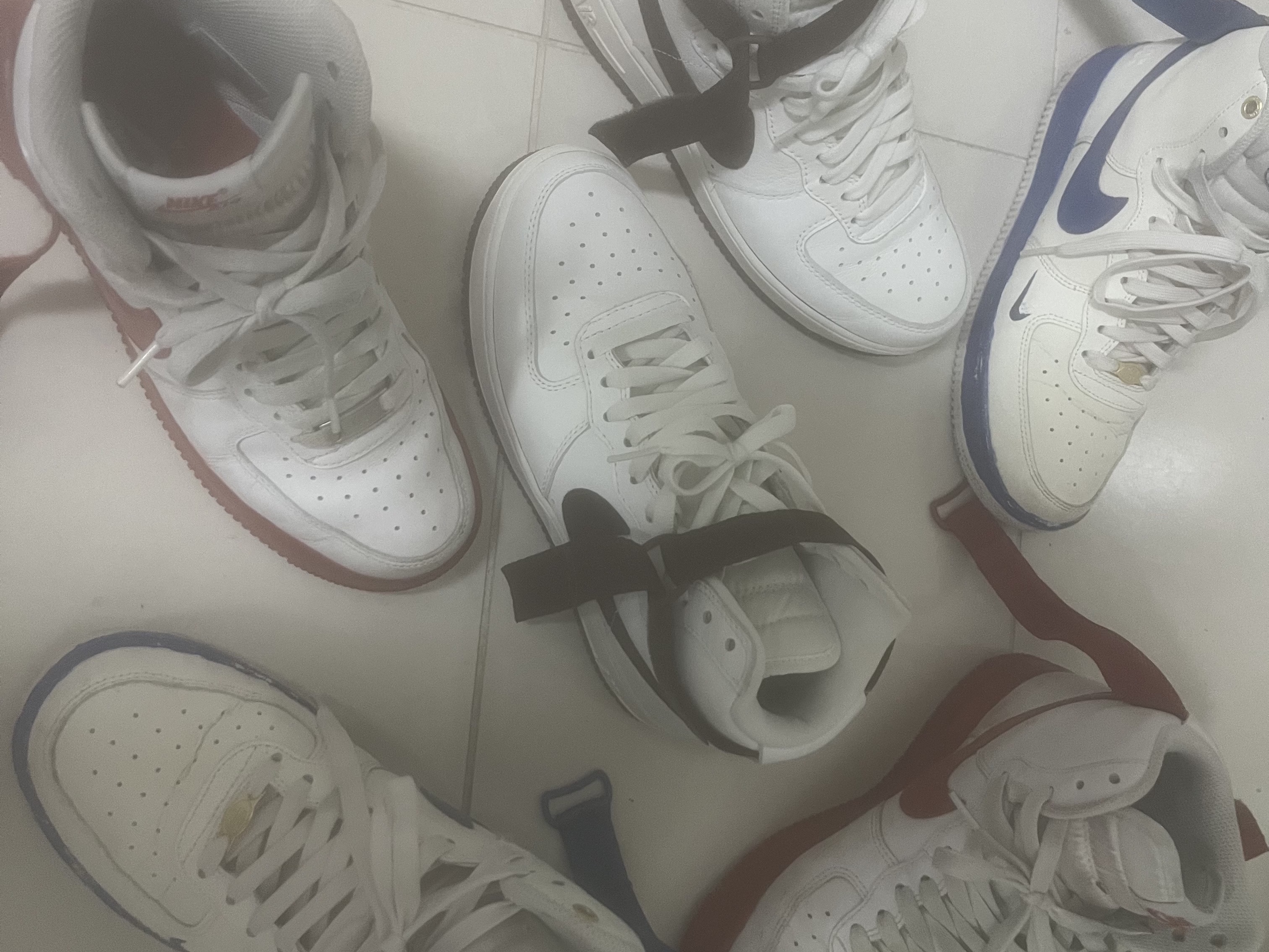 Nike Air Force 1 High Retro QS Summit White Chocolate, (W) Nike Air Force 1 High SE 40th Anniversary Join Forces Sail Blue Jay 착용 스타일 - 5