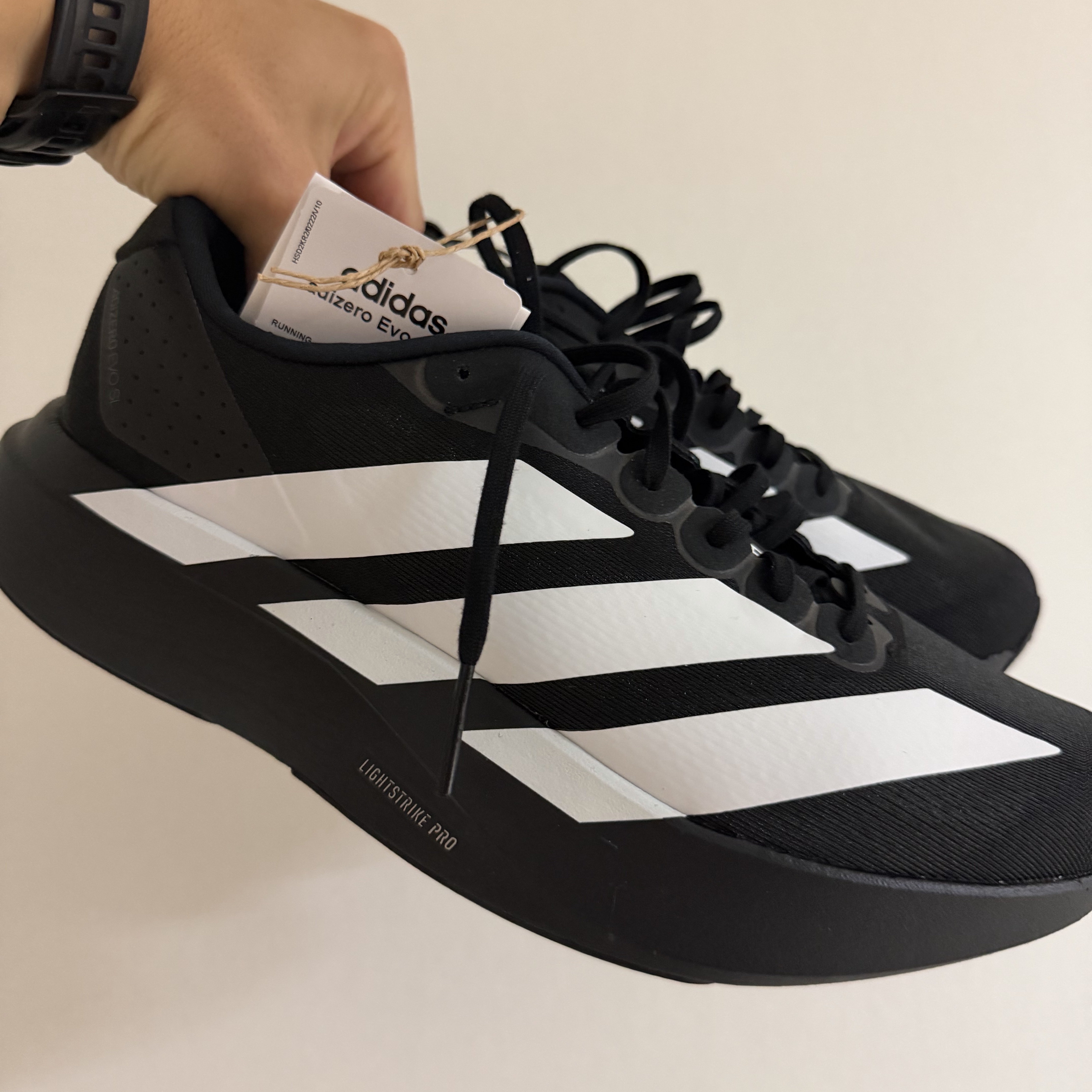 Adidas Adizero EVO SL Core Black Cloud White 착용 스타일 - 1