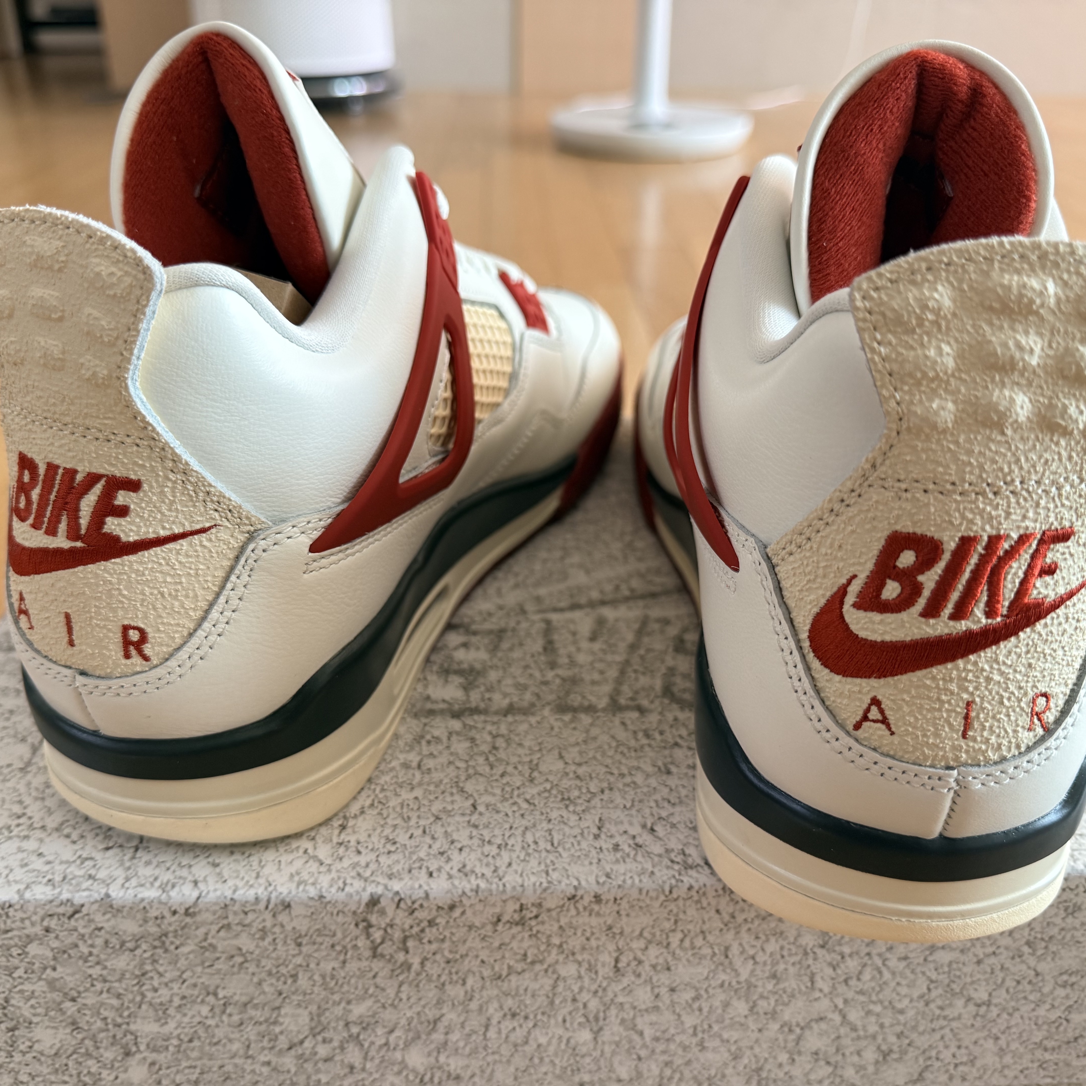 Jordan 4 x Nigel Sylvester Retro OG Brick After Brick 착용 스타일 - 3
