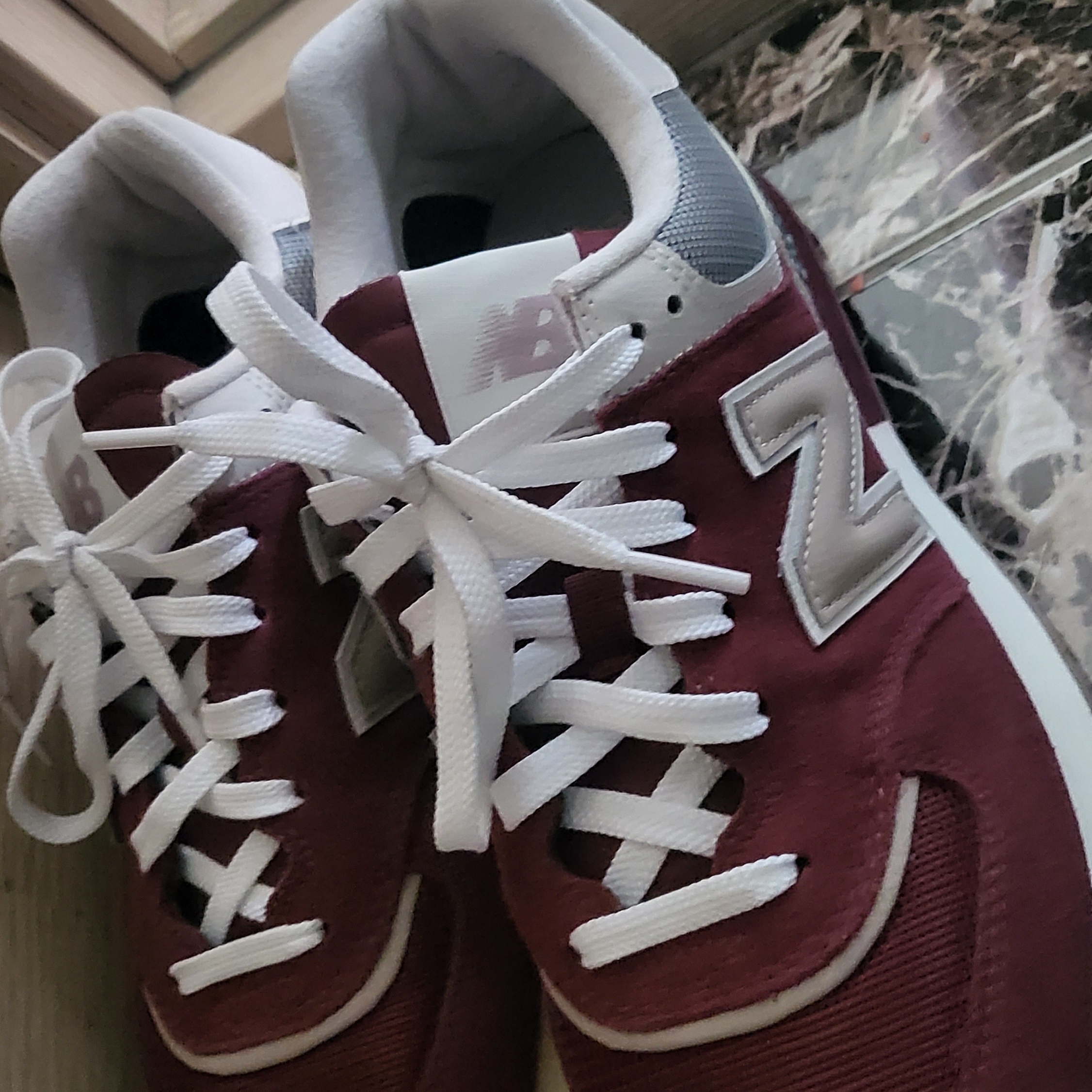 New Balance 574 Legacy Burgundy 착용 스타일
