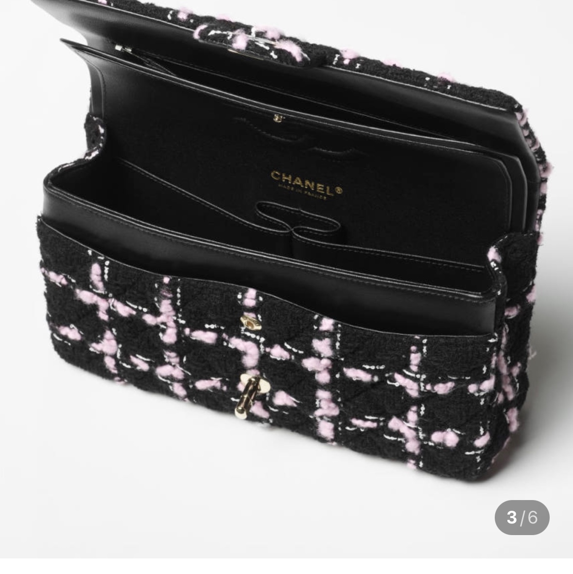 Chanel Small Flap Bag Wool Tweed Gold Metal & Black White 착용 스타일 - 2