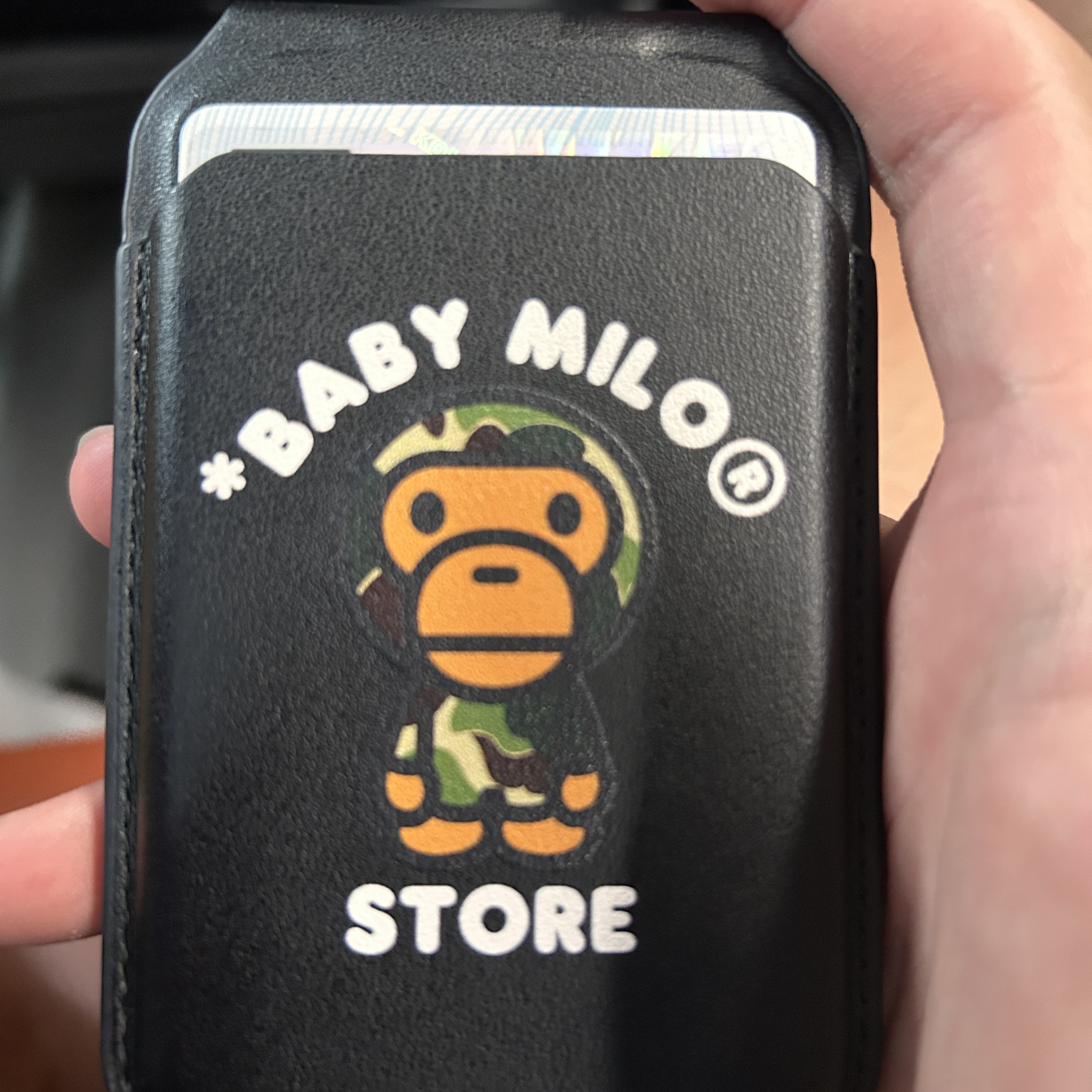 BAPE Baby Milo MagSafe Card Holder Black 착용 스타일