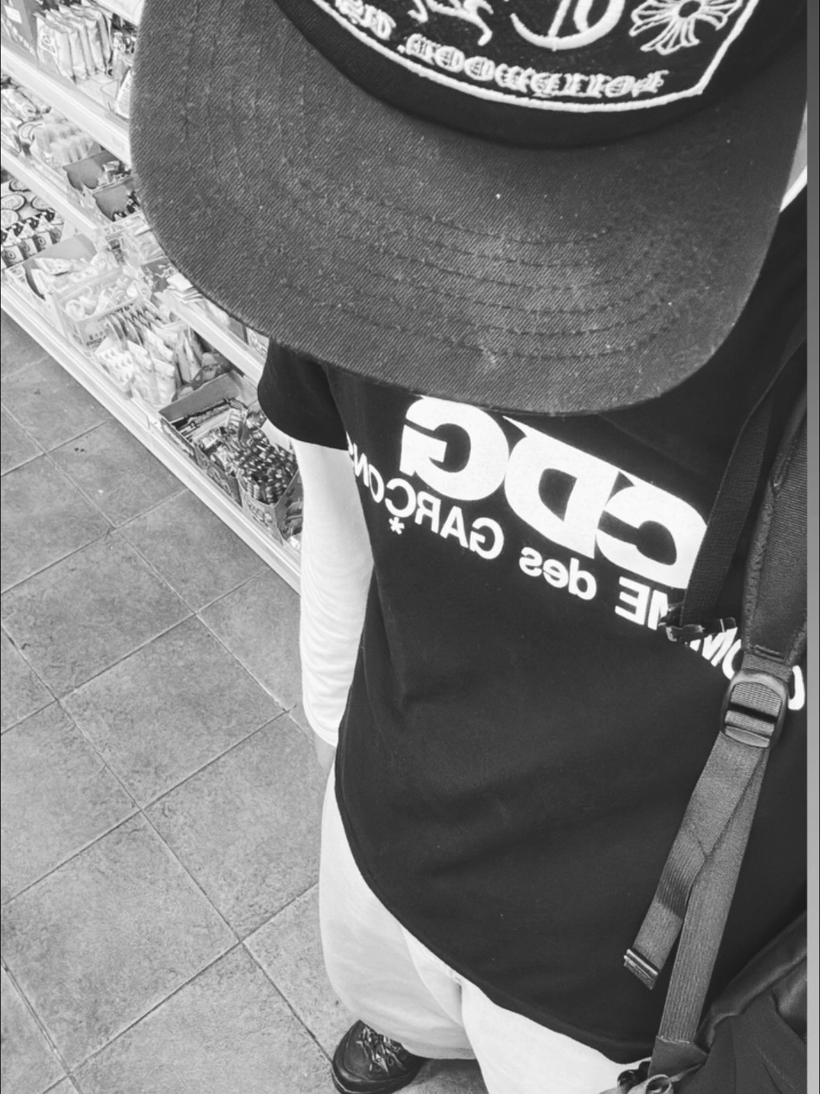 Chrome Hearts CH Hollywood Trucker Hat Black, CDG Logo T-Shirt Black 착용 스타일