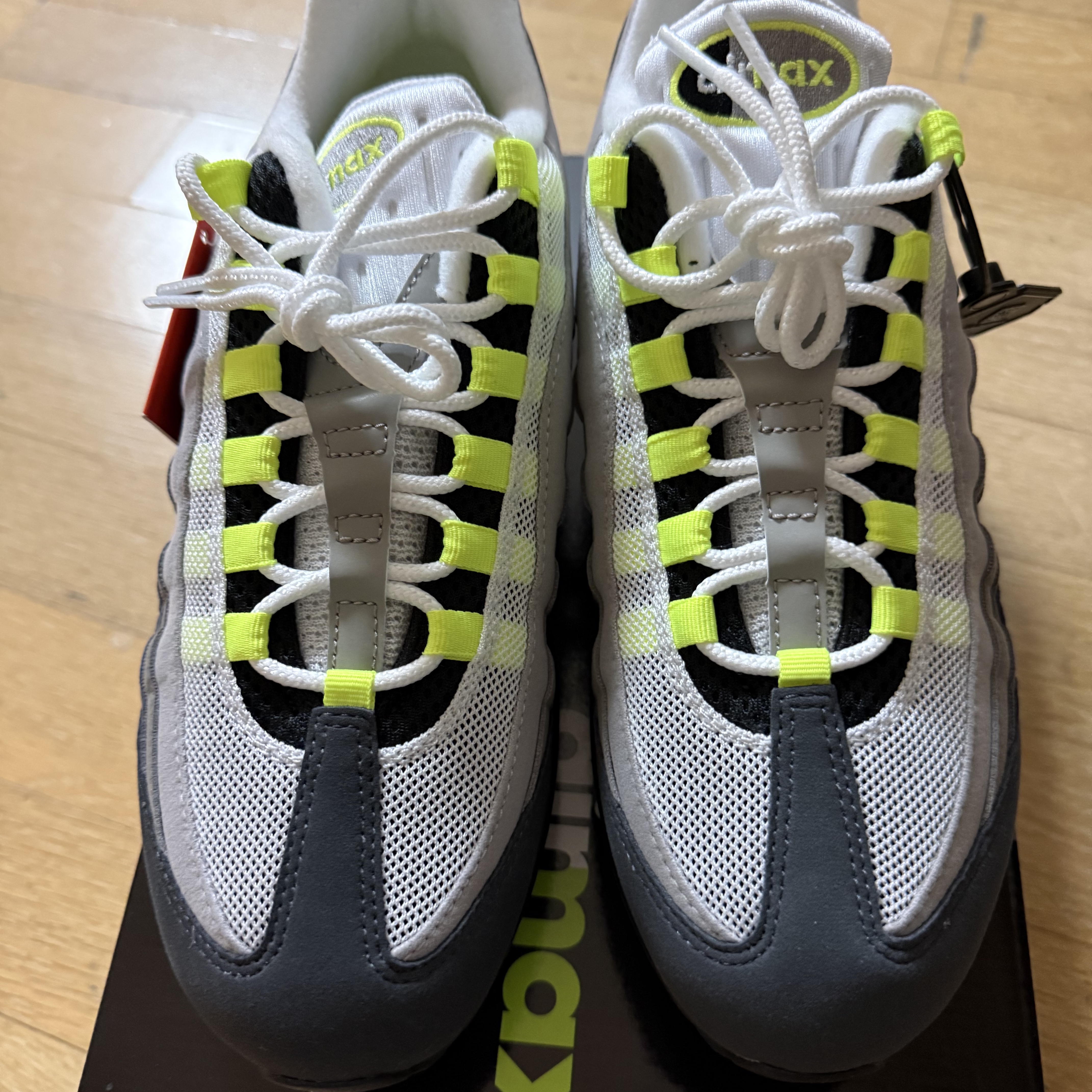 Nike Air Max 95 OG Neon 착용 스타일 - 2