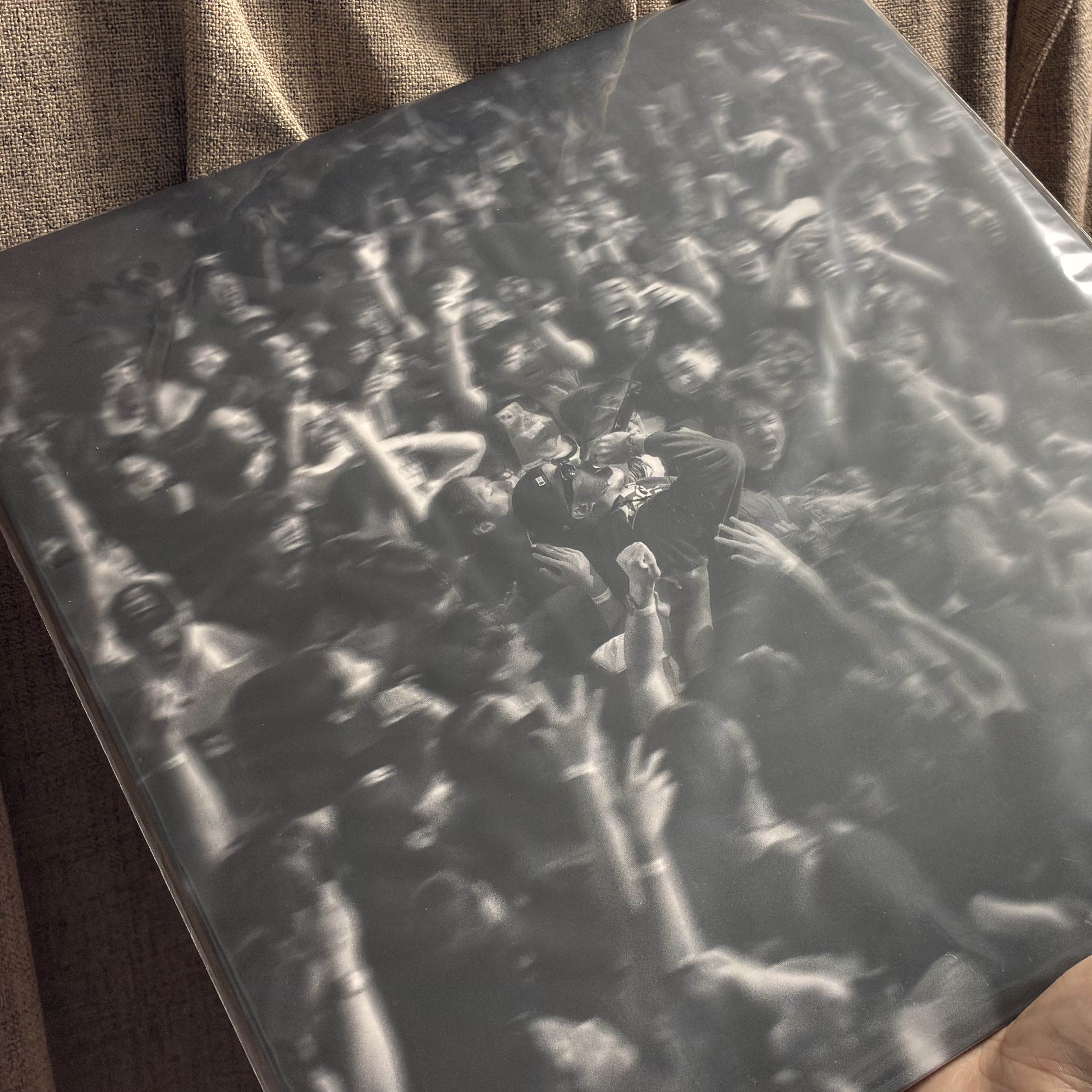 EK 2nd Album YAHO LP Black 착용 스타일