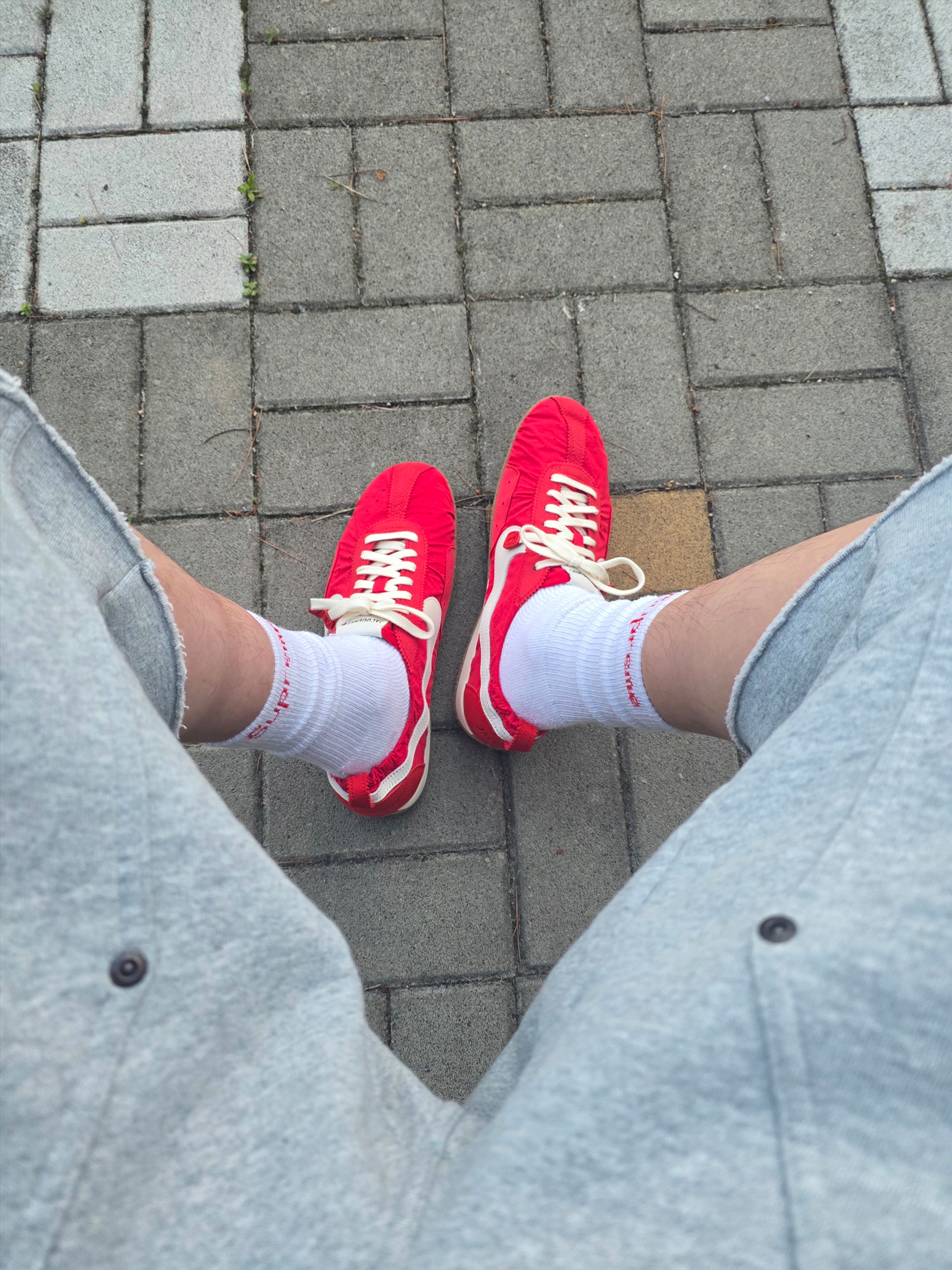 Nike x Jacquemus Moon Shoe SP University Red and Bicycle Yellow, Supreme Double Knee Painter Sweatshort Heather Grey - 26SS 착용 스타일 - 1