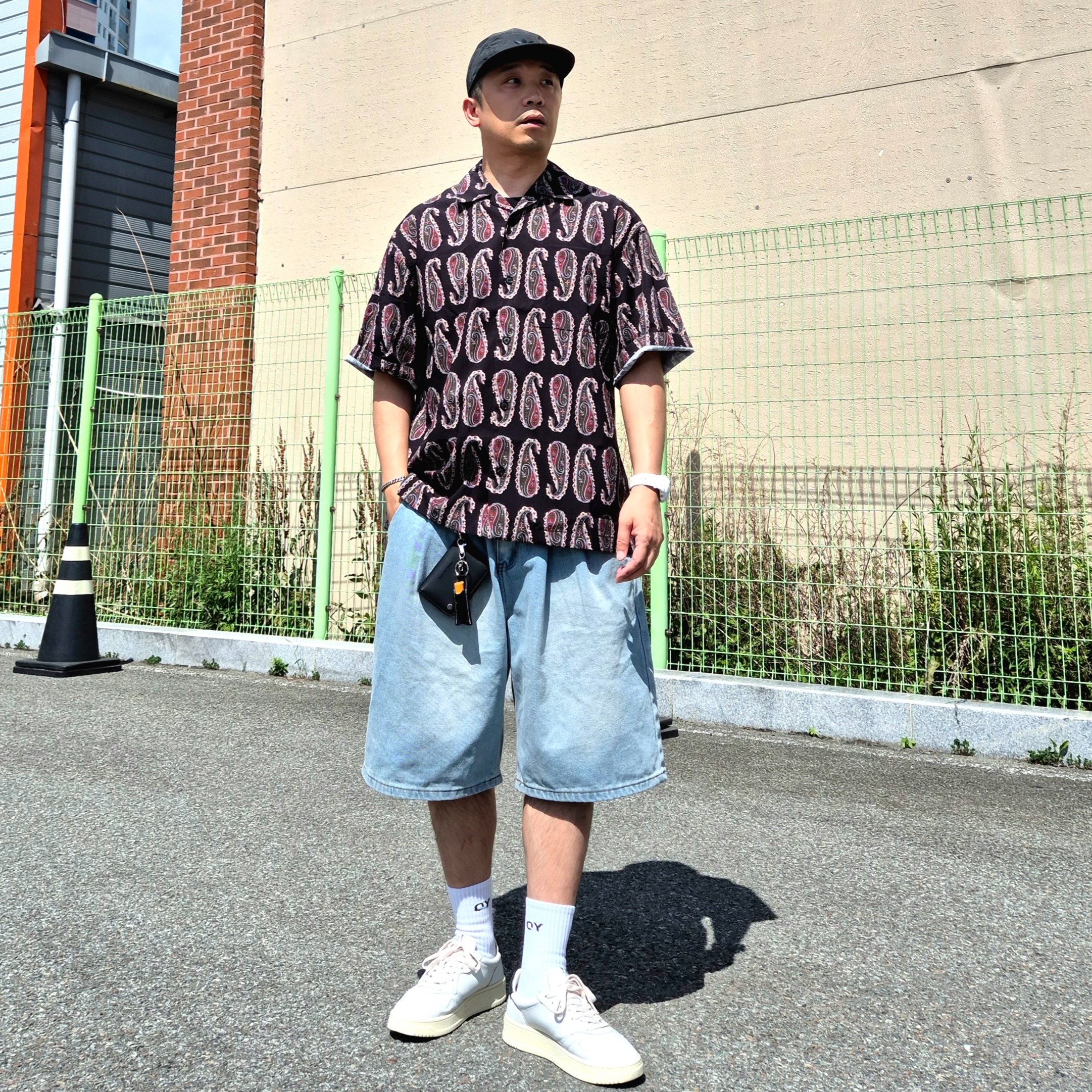 Autry Medalist Low Leather Sneakers White Black, Millo Archive Cade Leather Wallet Leather Black 착용 스타일 - 2