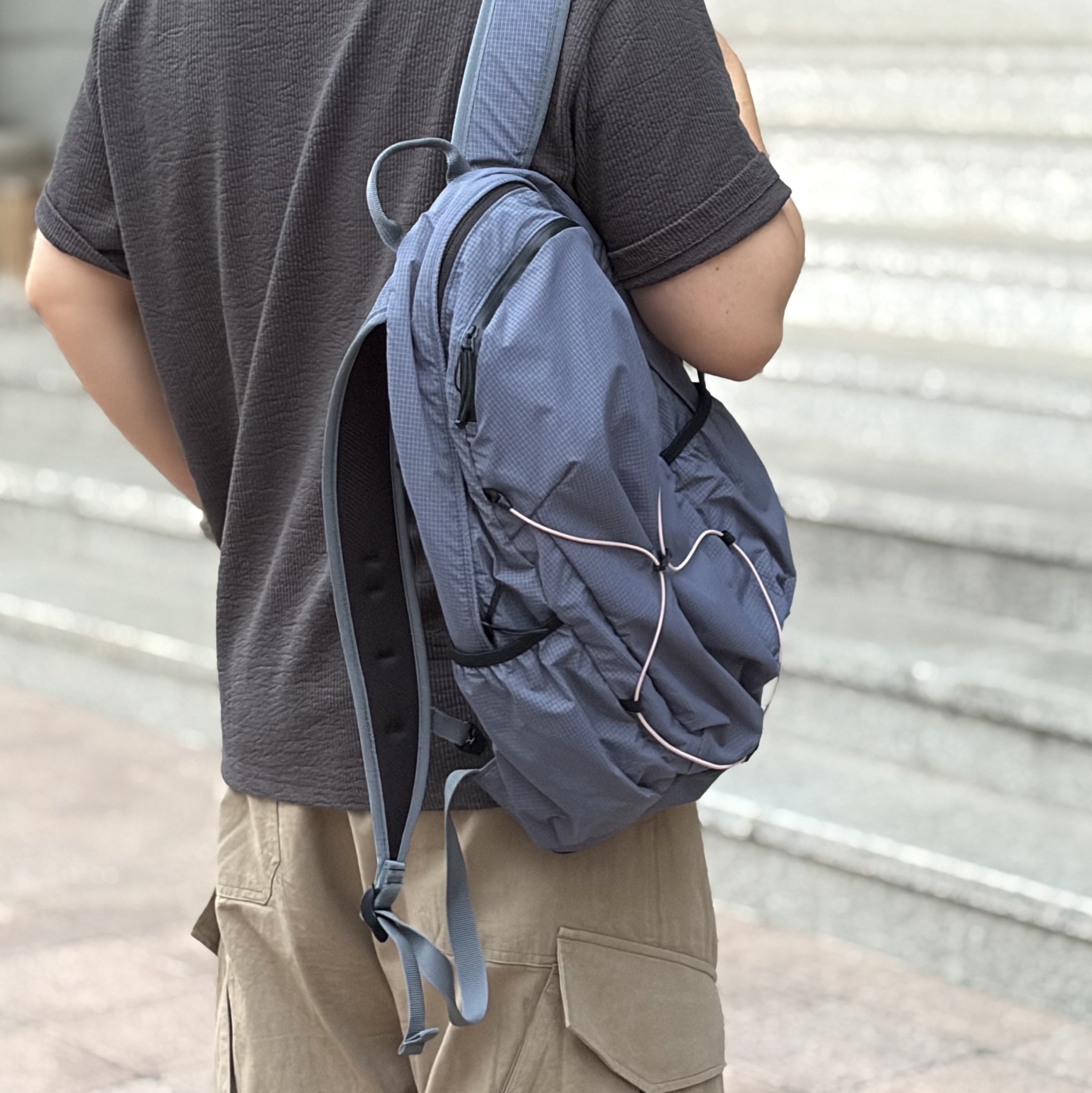 [KREAM 단독] MAZIUNTITLED Roam Pack Dusty Blue 착용 스타일 - 3