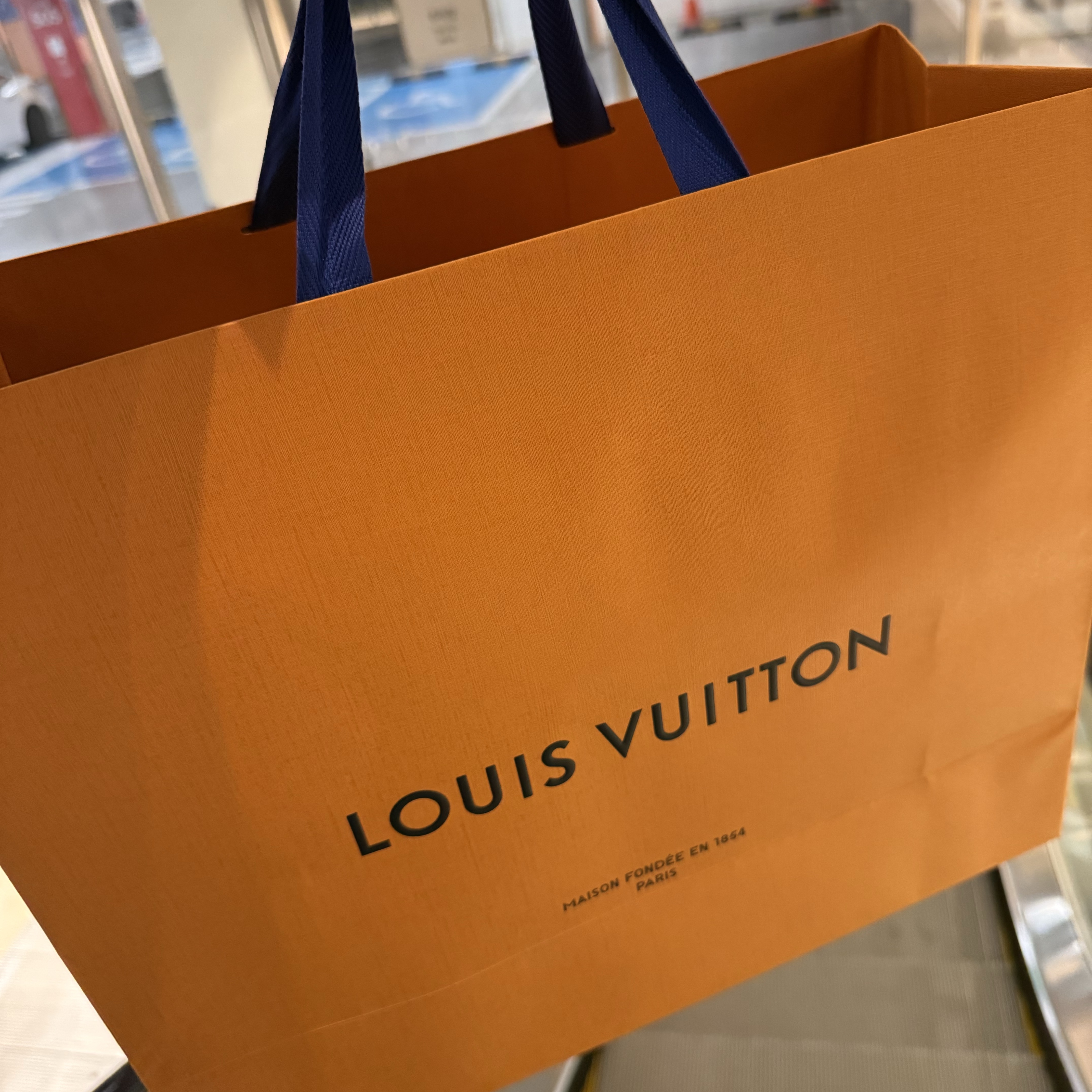 Louis Vuitton Keepall Bandouliere 25 Taurillon Monogram Black 착용 스타일 - 2