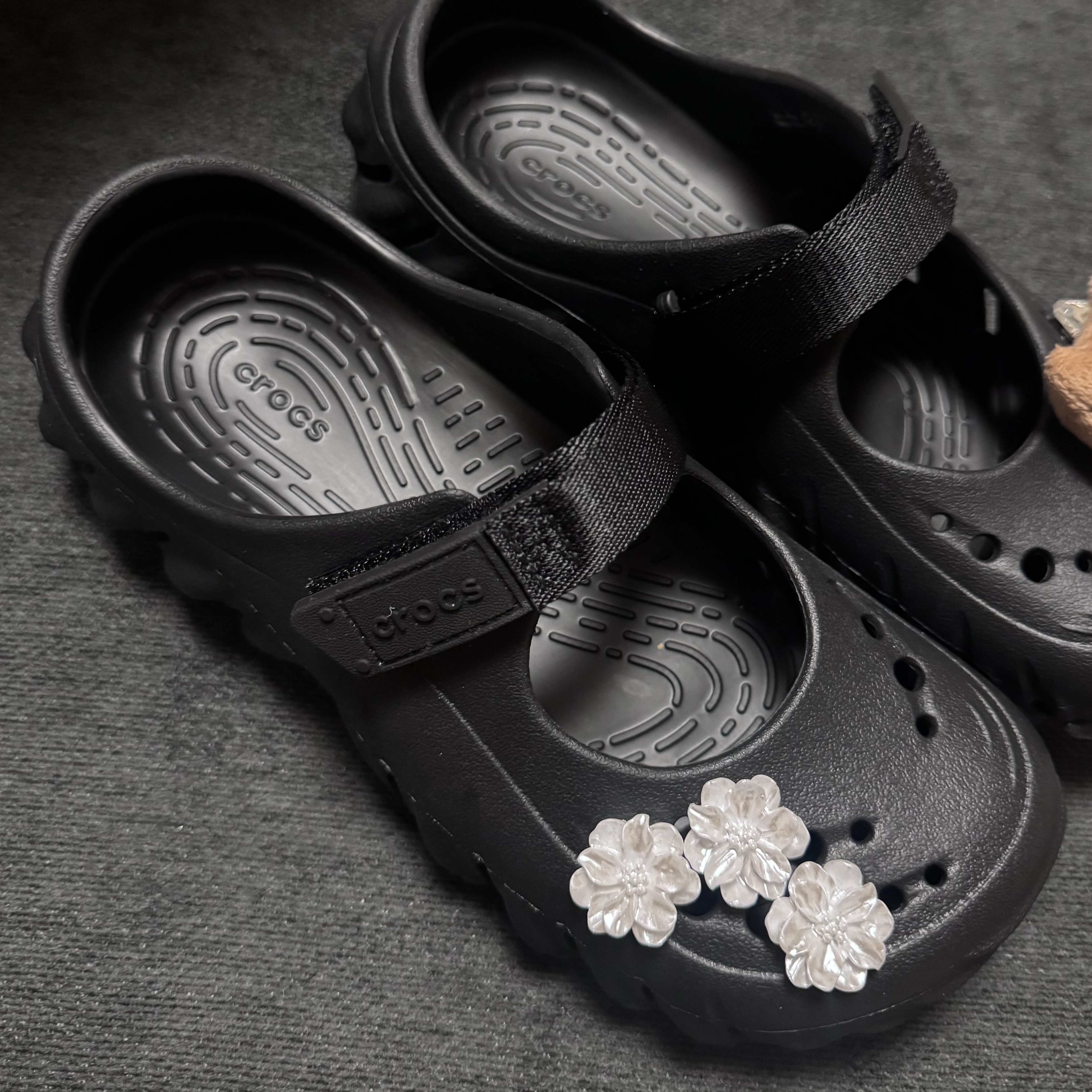 (W) Crocs Echo Mary Jane Clog Black 착용 스타일