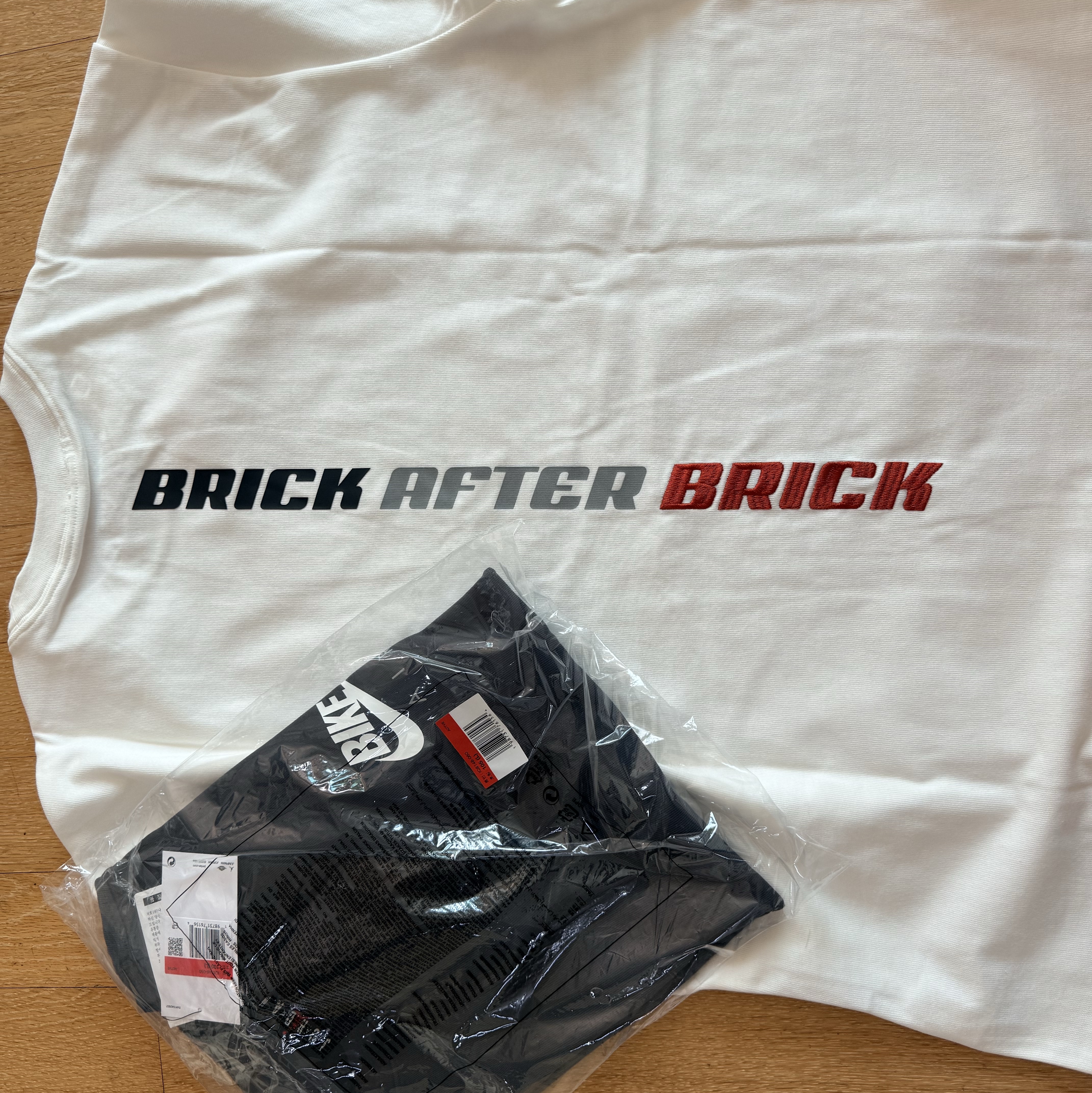 Jordan x Nigel Sylvester T-Shirt Sail (IQ8148-133), Jordan x Nigel Sylvester T-Shirt Anthracite (IQ8148-060) 착용 스타일 - 1