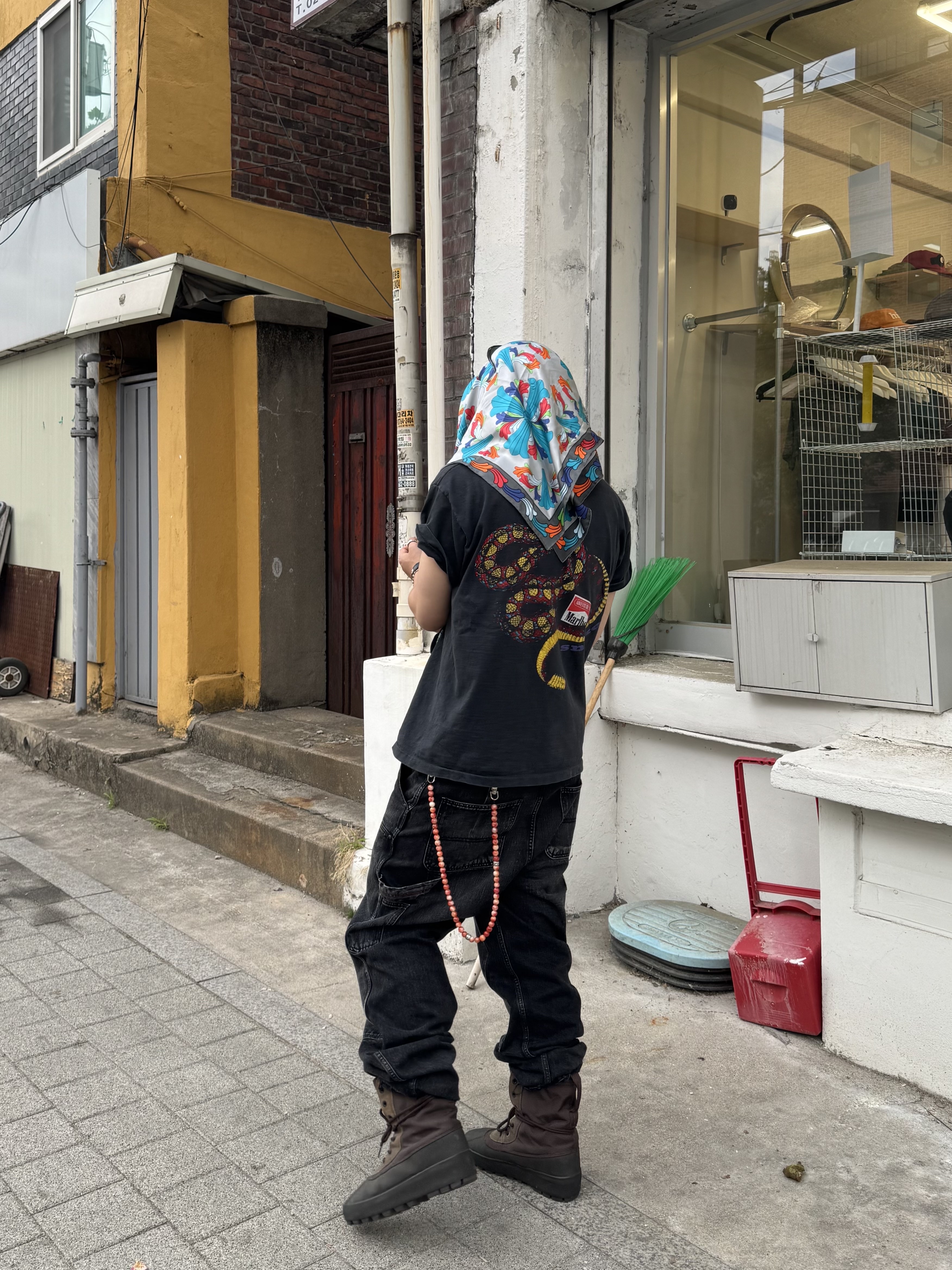 Khak. Carpenter Pants In Denim Black, Chrome Hearts Ceiling Scarf Gray Twill Multicolor 착용 스타일