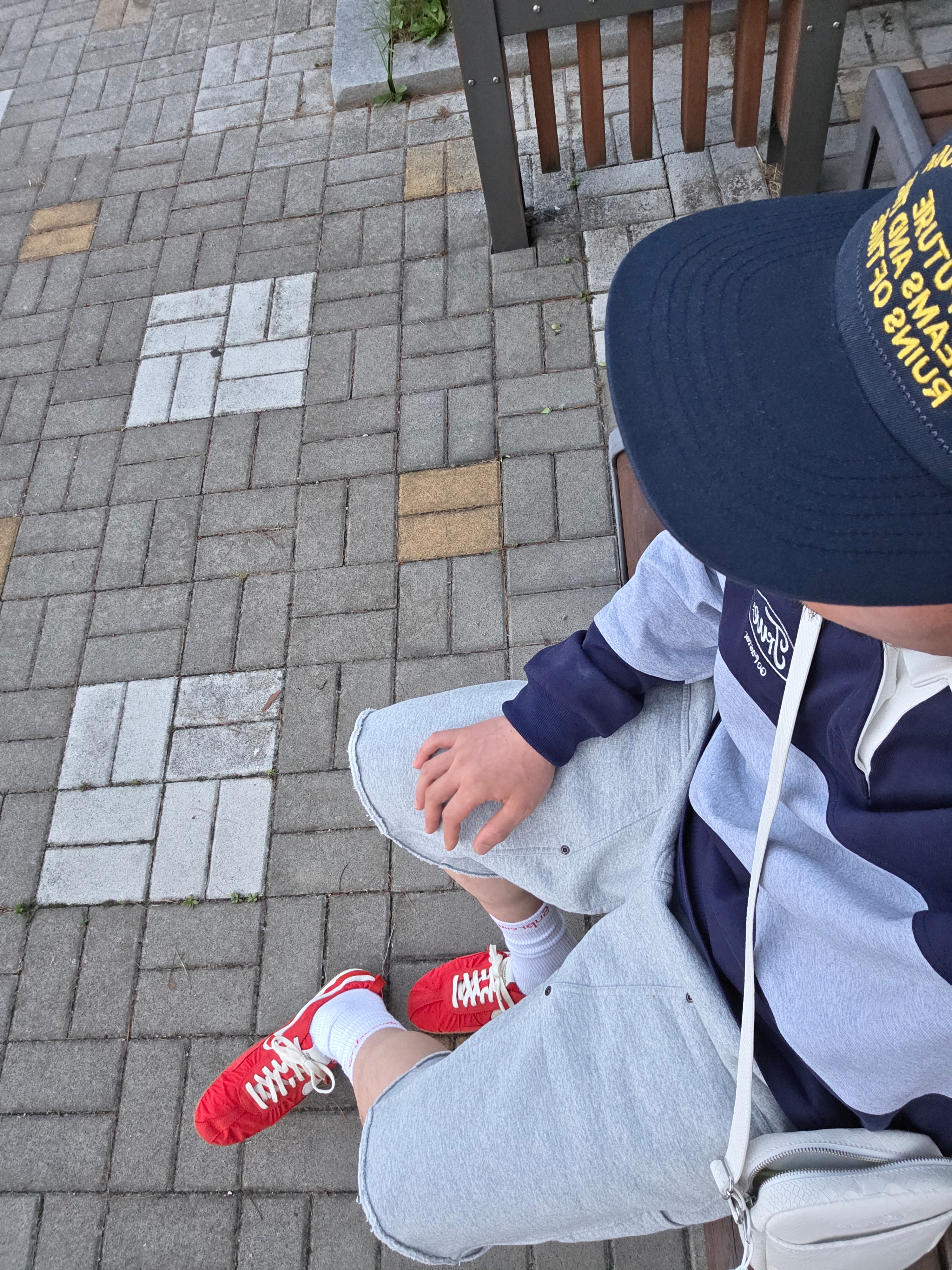 Nike x Jacquemus Moon Shoe SP University Red and Bicycle Yellow, Supreme Double Knee Painter Sweatshort Heather Grey - 26SS 착용 스타일 - 2