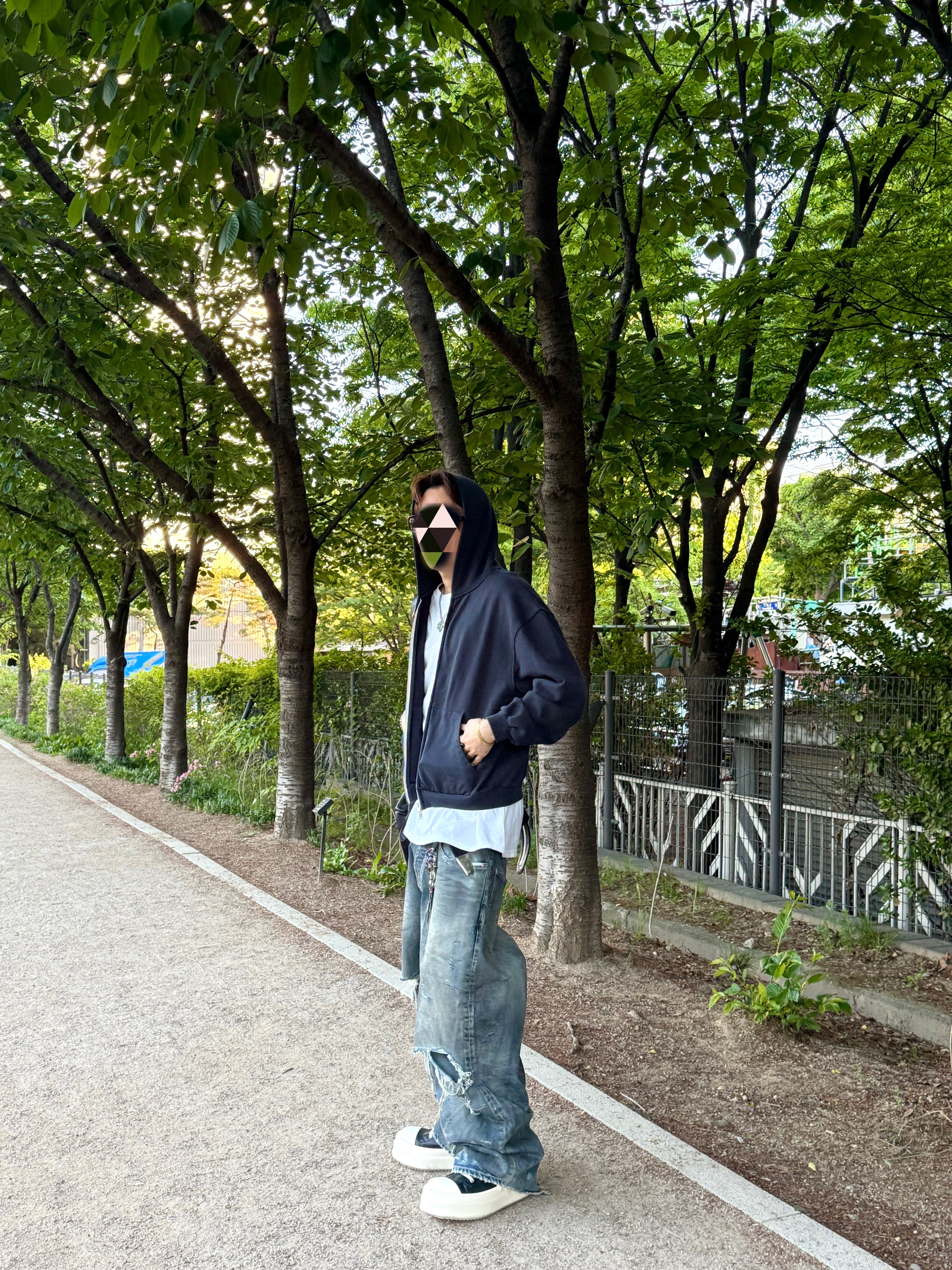 Rick Owens Mega Bumper Sneakers Black Milk, Balenciaga Baggy Pants Light Blue 착용 스타일 - 5