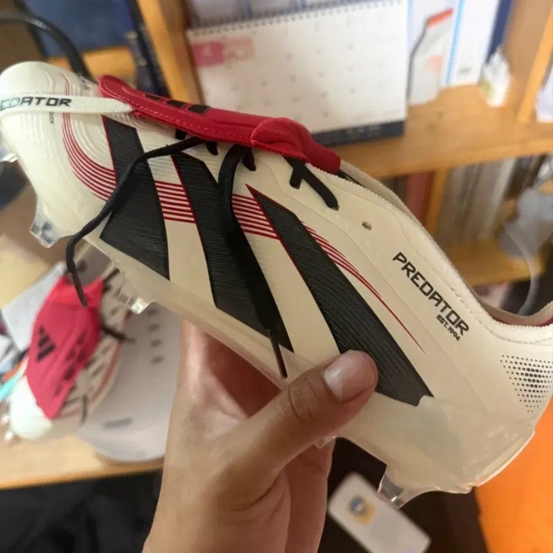 Adidas Predator Elite Foldover Tongue FG Off White Core Black 착용 스타일