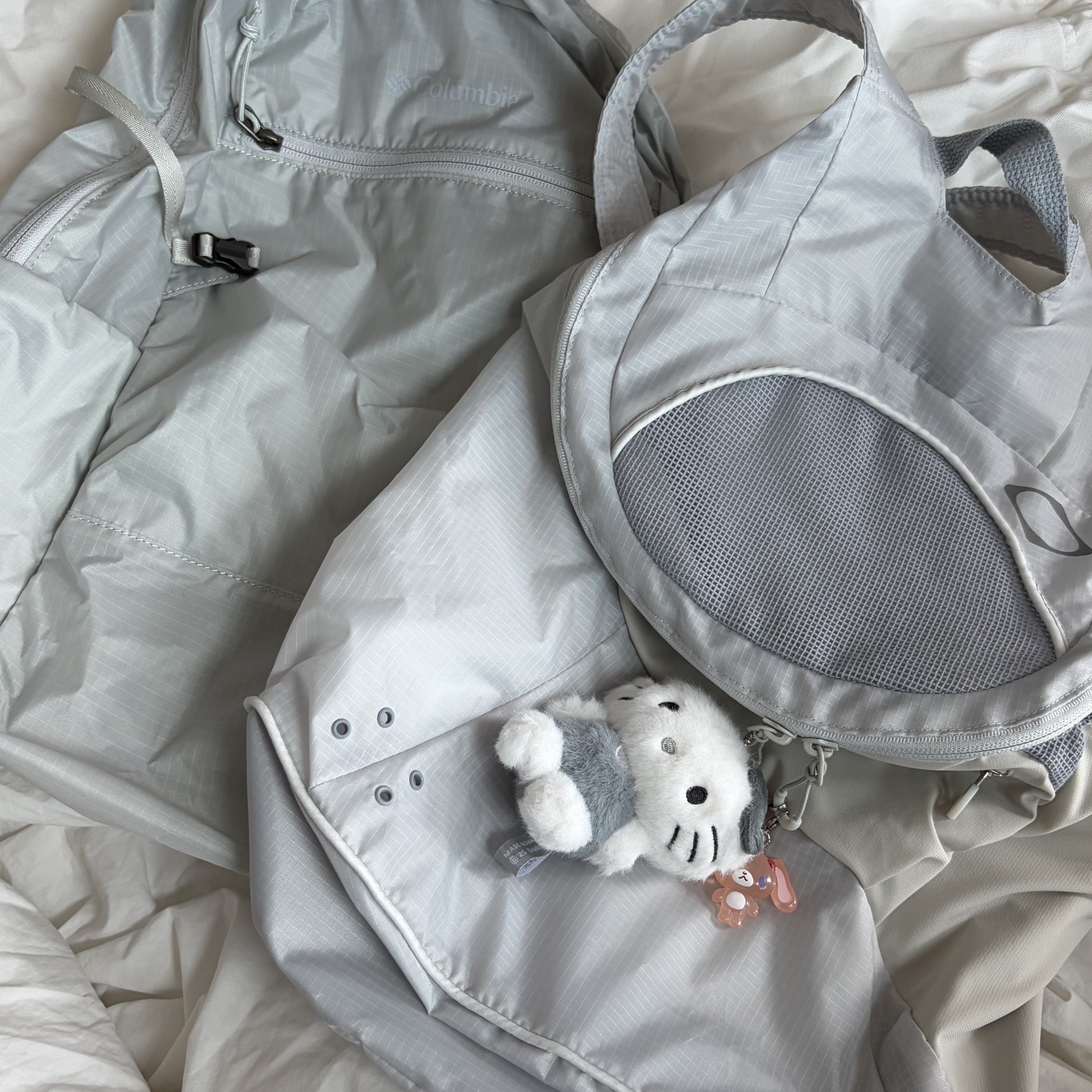 Mischief x Eplc Lightweight Zip Around Backpack Light Gray 착용 스타일
