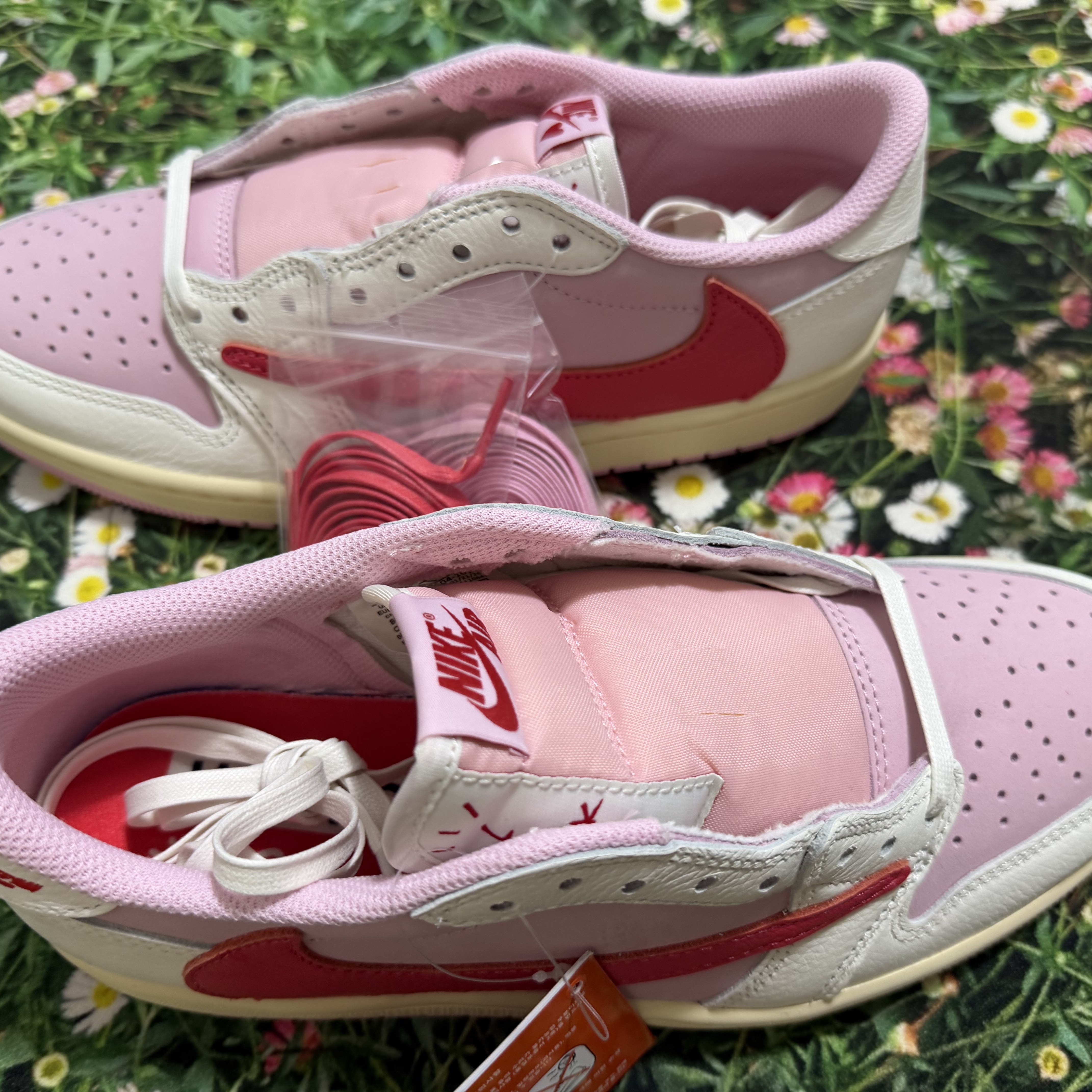 Jordan 1 x Travis Scott Retro Low OG SP Sail Tropical Pink 착용 스타일 - 6