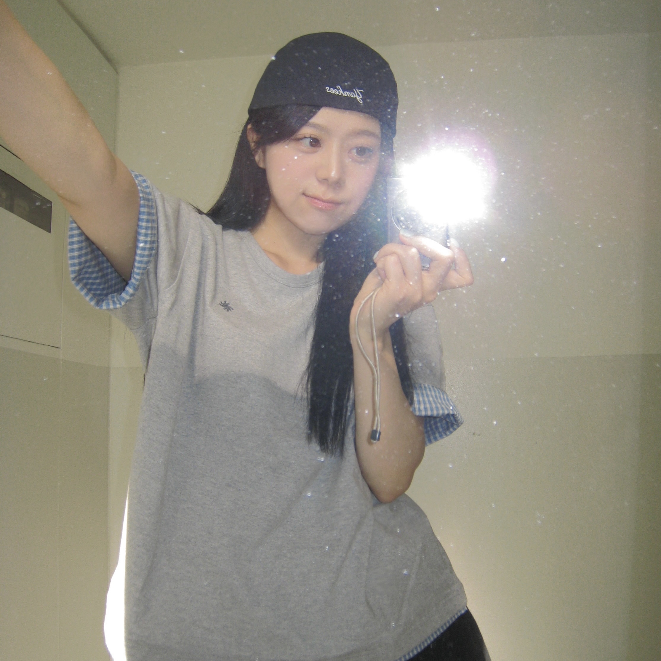 SLOW RECORD HOUSE Layered Check Roll-Up T-Shirt Grey 착용 스타일 - 2