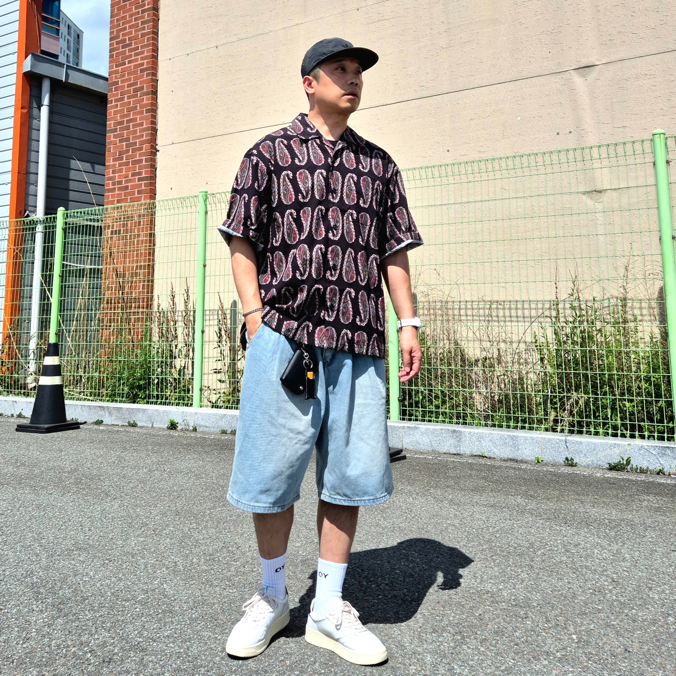 Autry Medalist Low Leather Sneakers White Black, Millo Archive Cade Leather Wallet Leather Black 착용 스타일 - 1