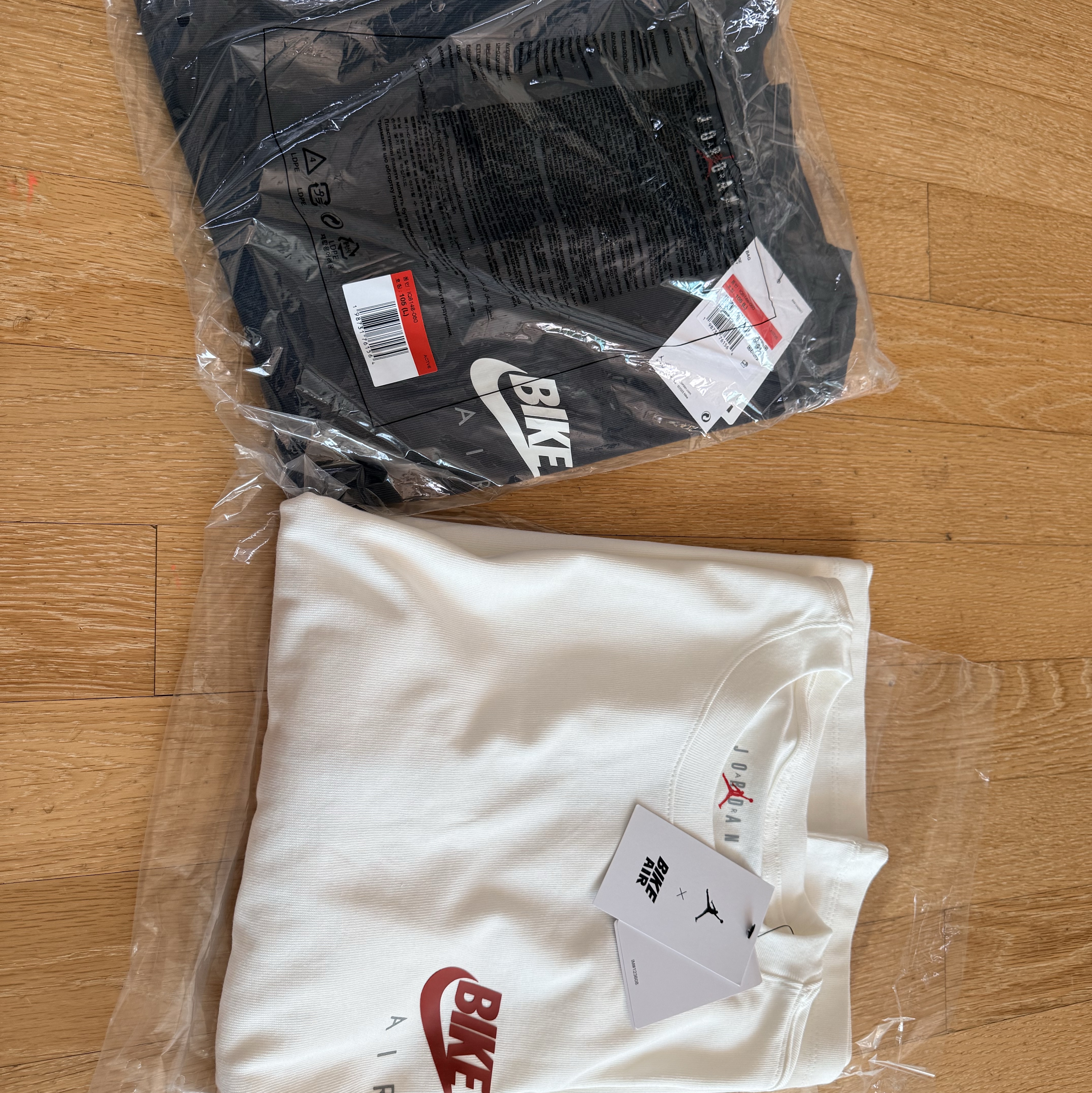 Jordan x Nigel Sylvester T-Shirt Sail (IQ8148-133), Jordan x Nigel Sylvester T-Shirt Anthracite (IQ8148-060) 착용 스타일 - 2