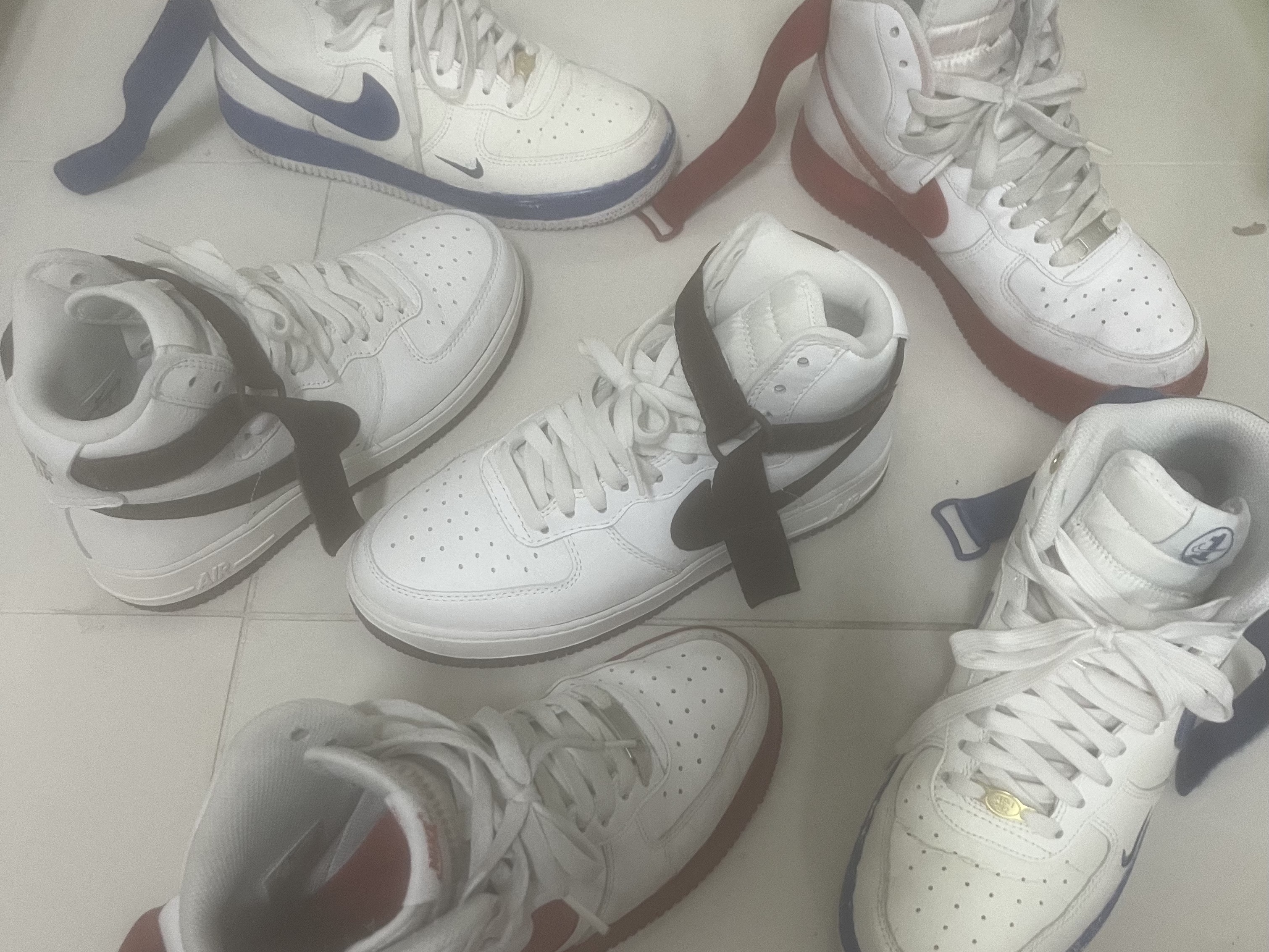 Nike Air Force 1 High Retro QS Summit White Chocolate, (W) Nike Air Force 1 High SE 40th Anniversary Join Forces Sail Blue Jay 착용 스타일 - 3