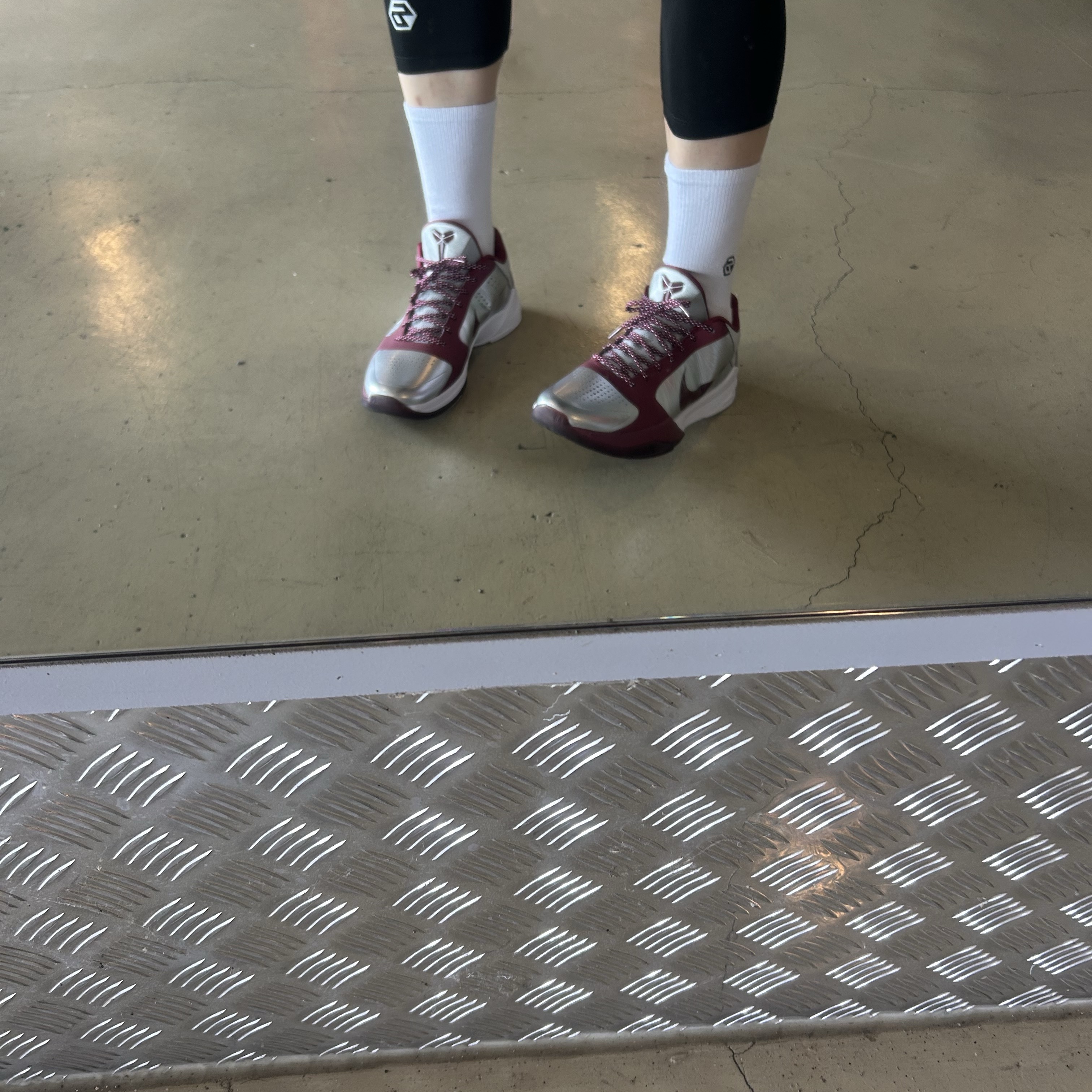 Nike Kobe 5 Protro Lower Merion Aces Away Metallic Silver Team Red 착용 스타일