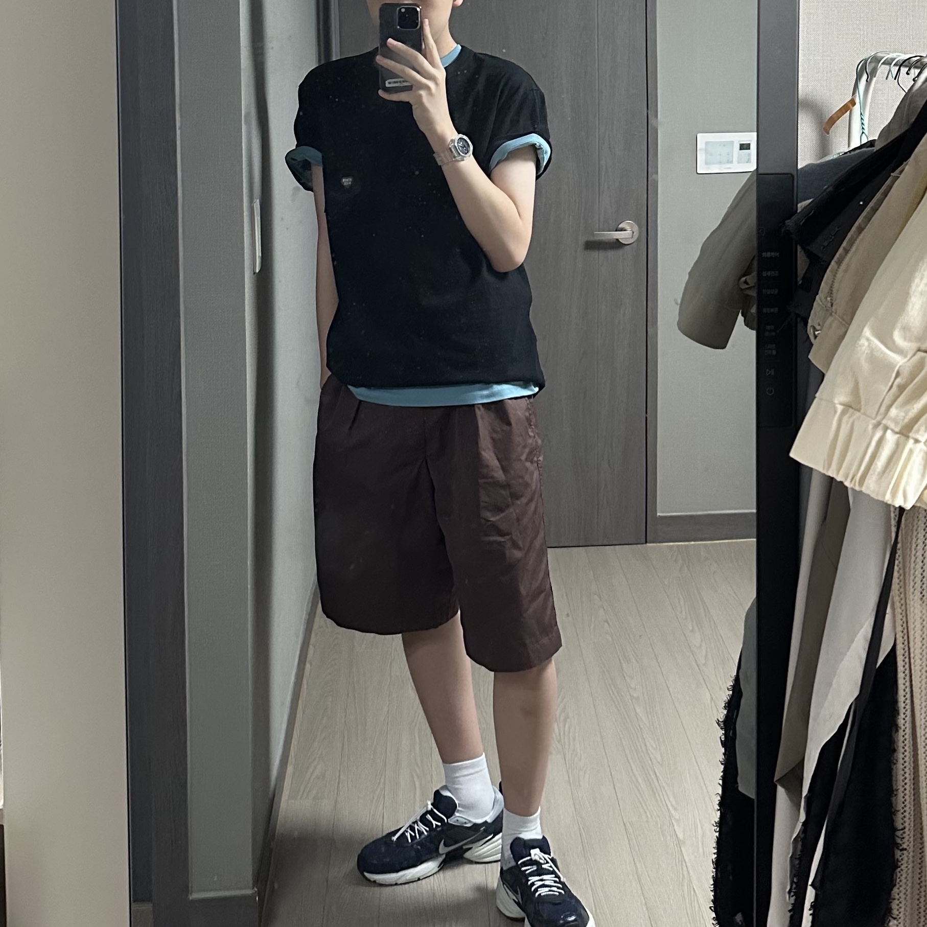 Nike V2K Run Obsidian Thunder Blue, Casio G-Shock GA-2100SKE-7A 착용 스타일 - 1
