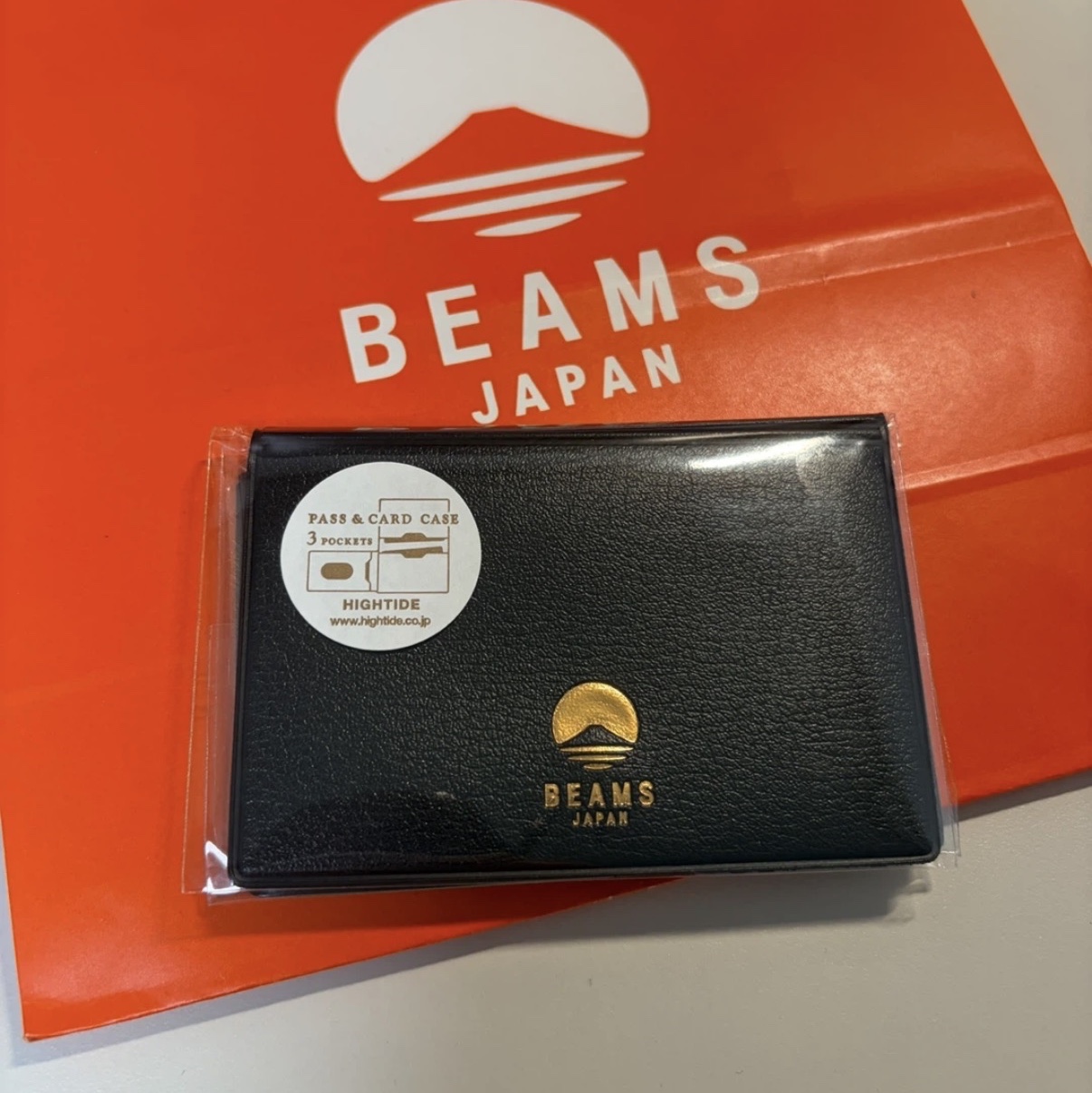 Beams x Hightide Special Order Pass & Card Case Black 착용 스타일