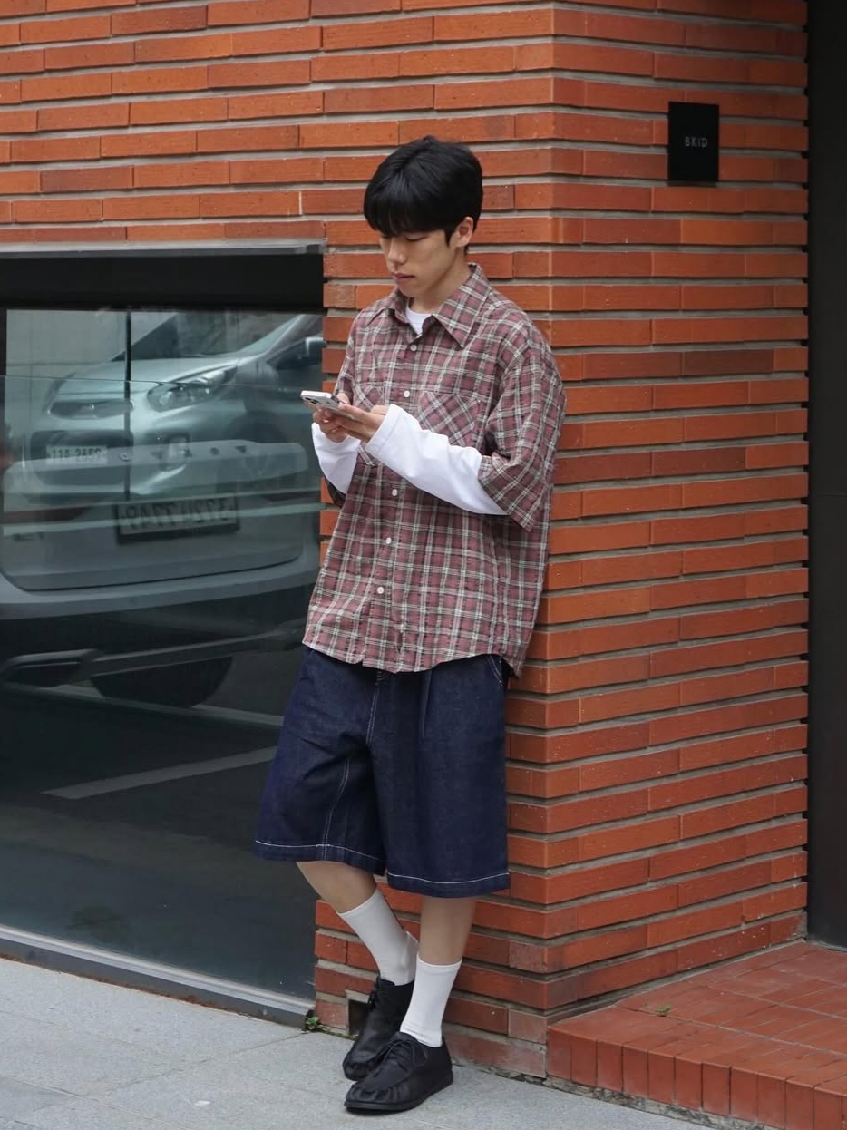 Knitted Outstring Bermuda Denim Half Pants Denim, Knitted Outstring Bermuda Denim Half Pants Black 착용 스타일 - 3