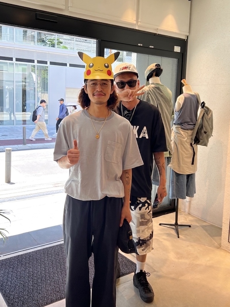 Corteiz Island Puff Print Sweatshort Arctic Camo, Nike x Comme des Garcons Homme Plus Air Foamposite One Black 착용 스타일 - 4